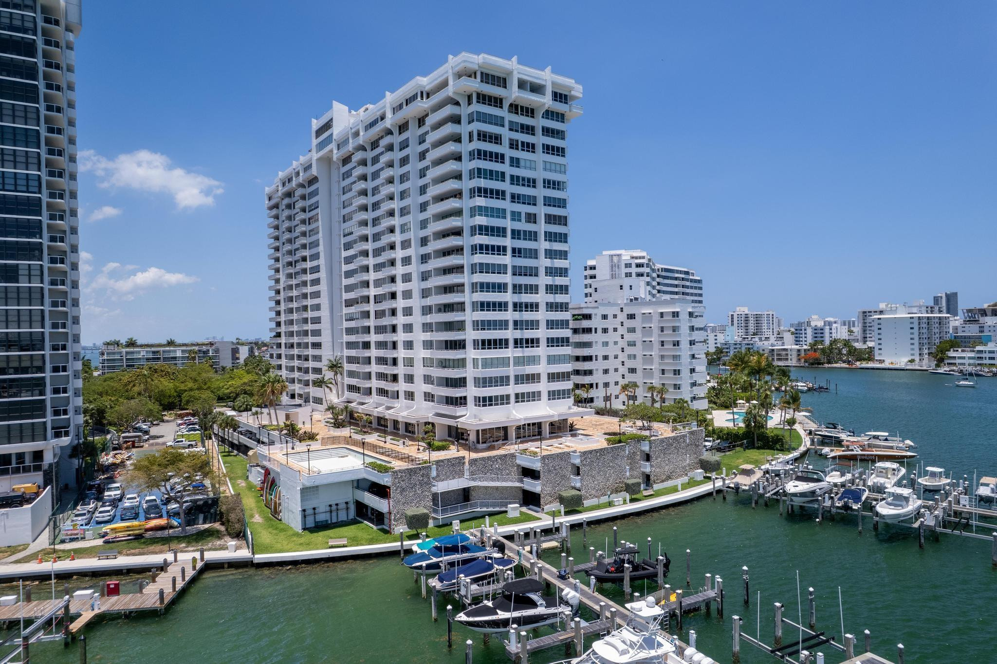 11 Island Ave 808