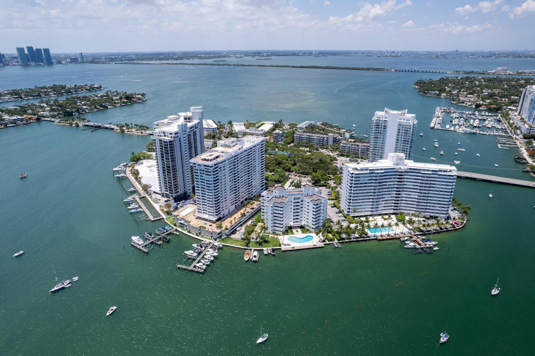 11 Island Ave 808