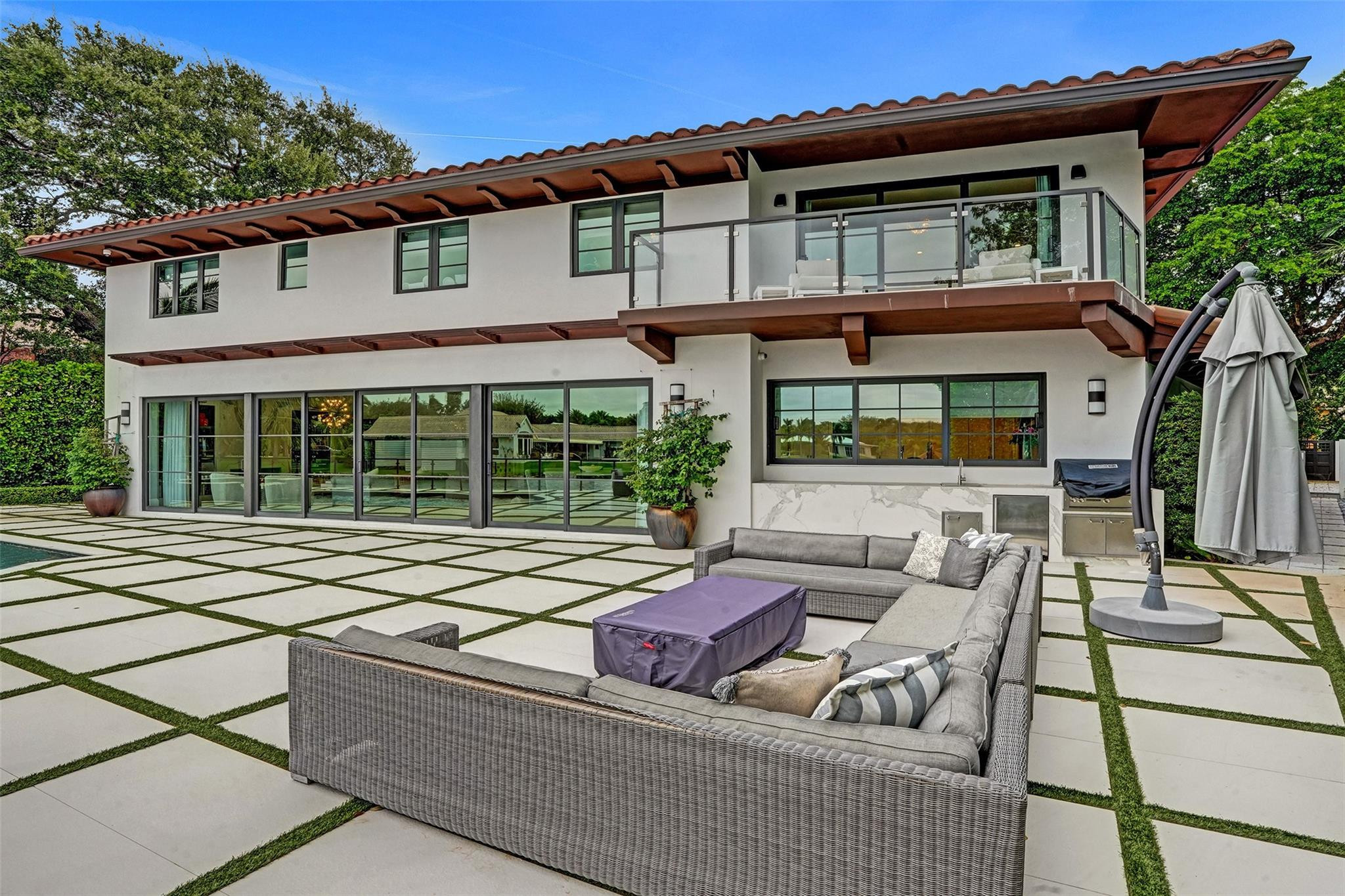 3 Cayuga Rd