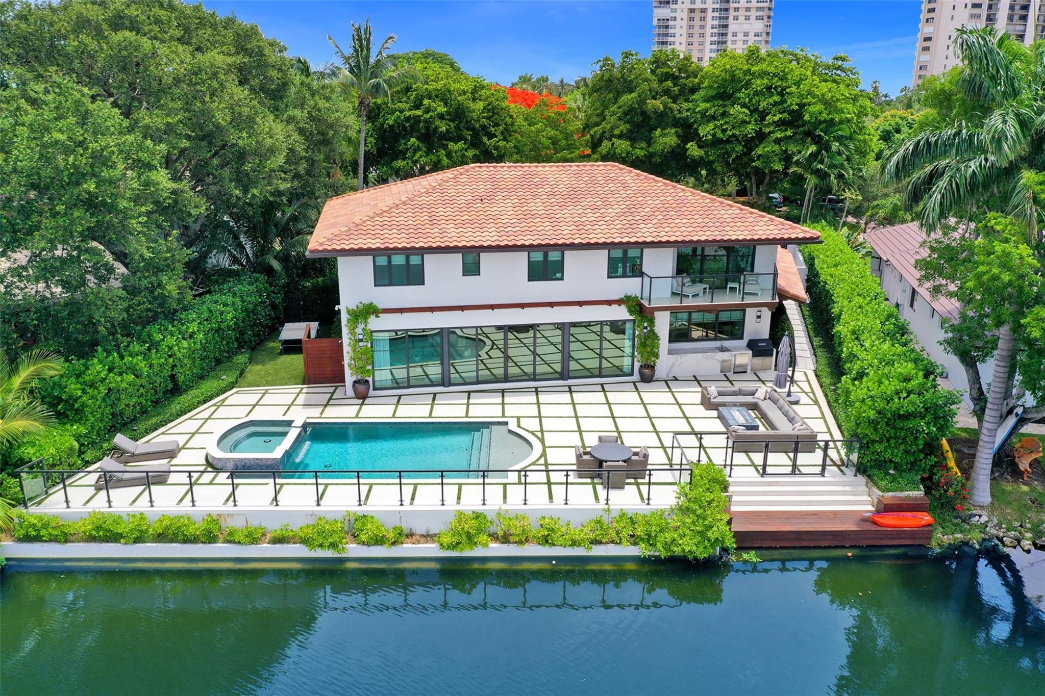 3 Cayuga Rd
