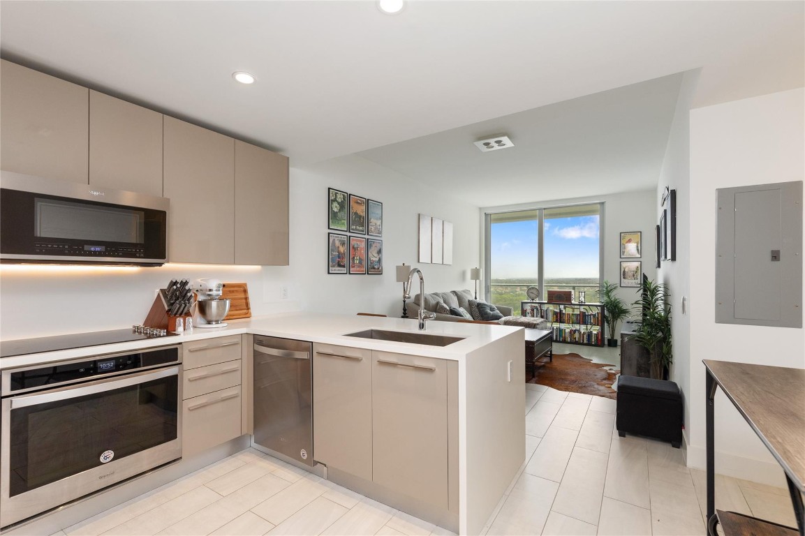 2000 Metropica Way 1208