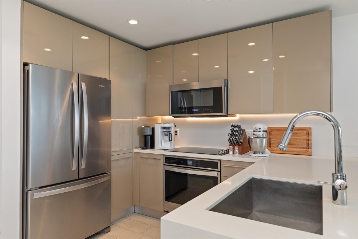 2000 Metropica Way 1208