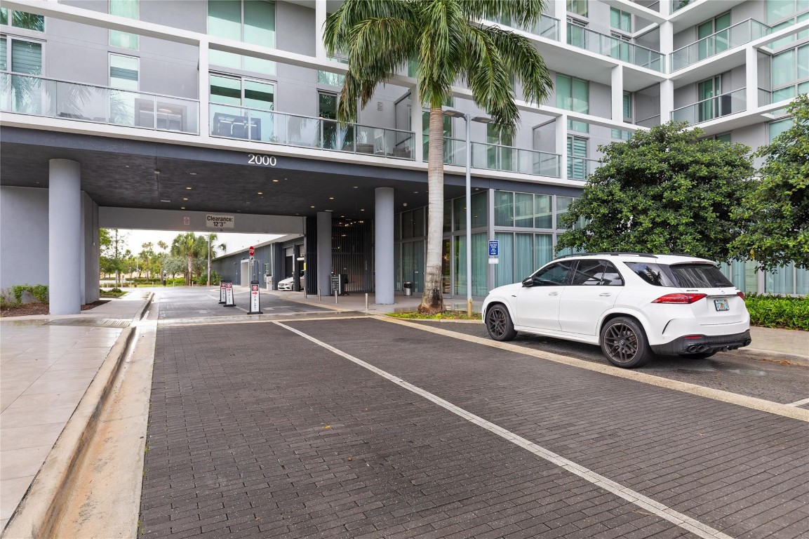 2000 Metropica Way 1208