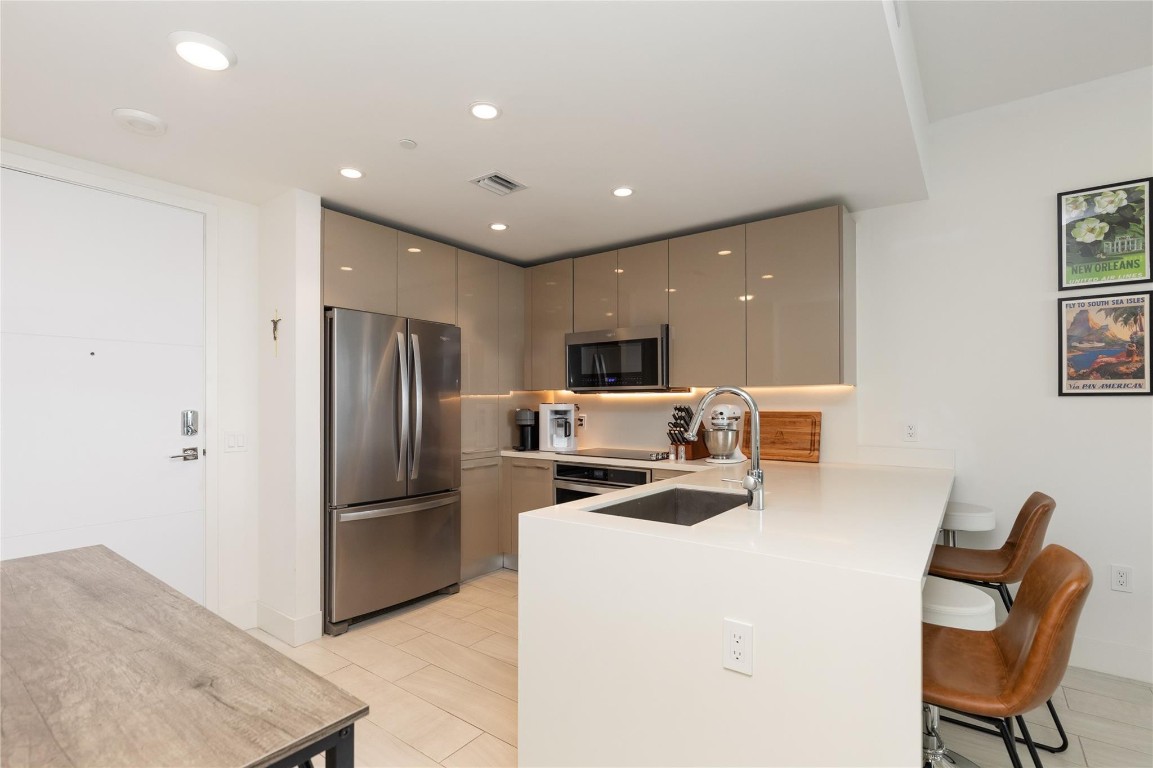 2000 Metropica Way 1208