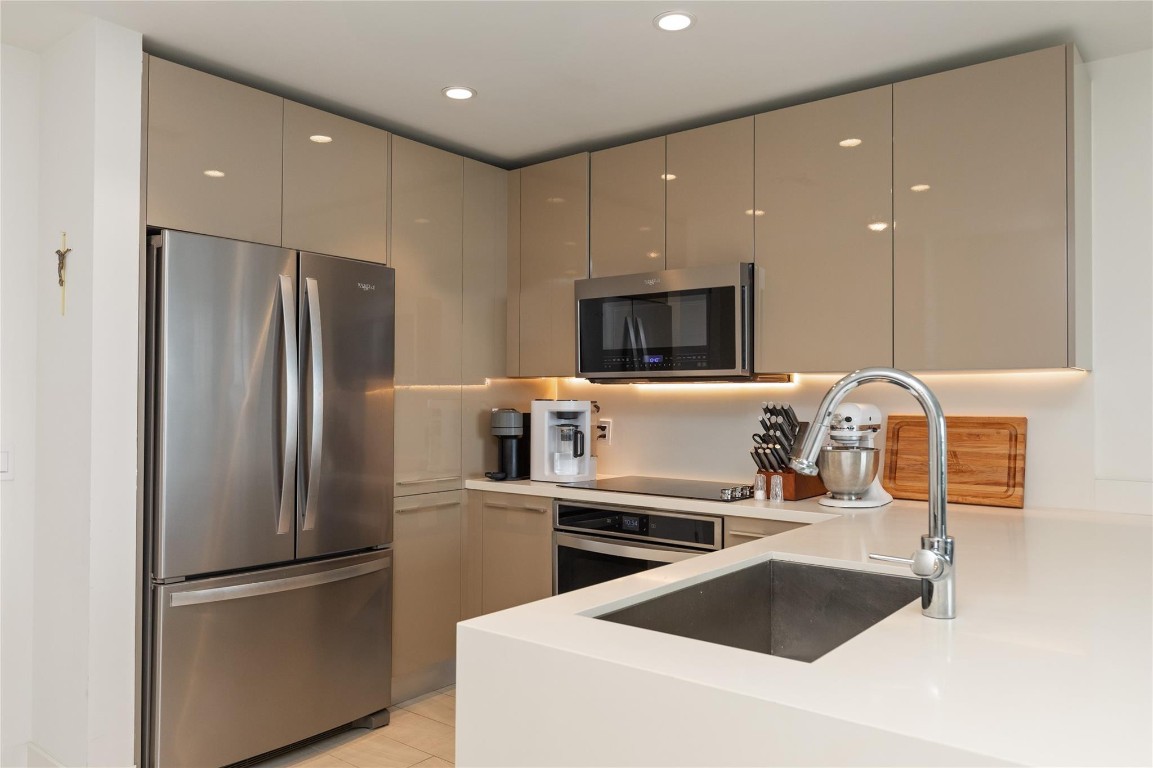 2000 Metropica Way 1208