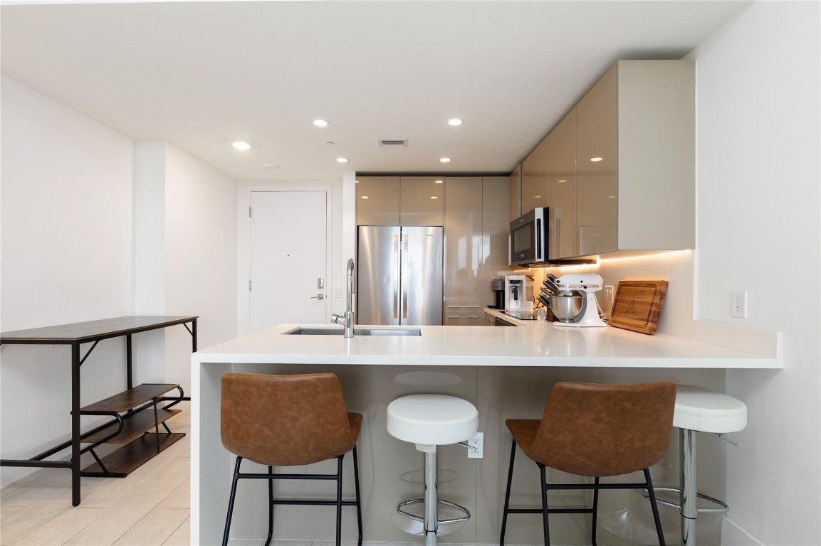 2000 Metropica Way 1208