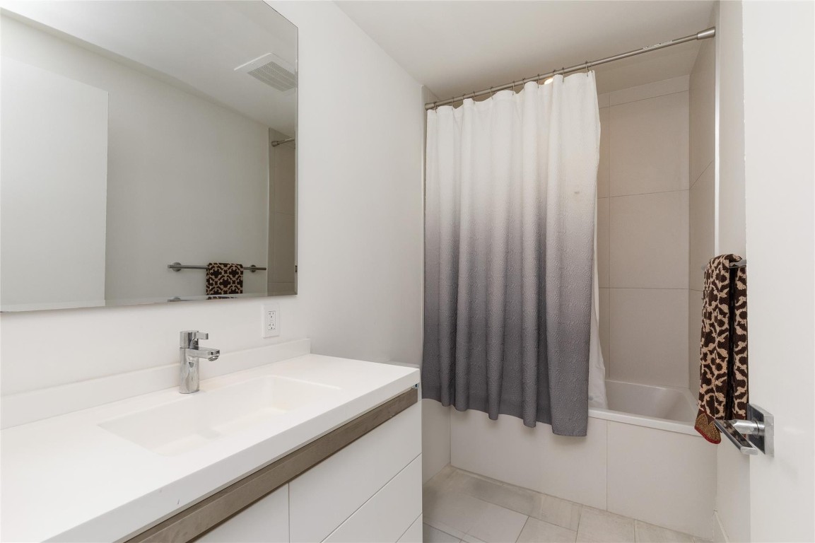 2000 Metropica Way 1208