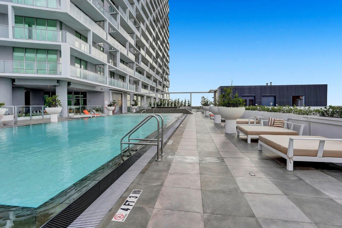 2000 Metropica Way 1208