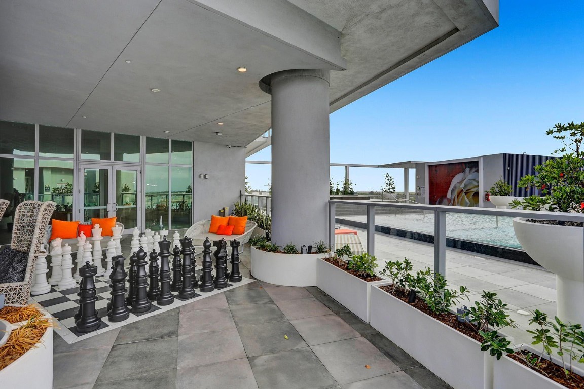 2000 Metropica Way 1208