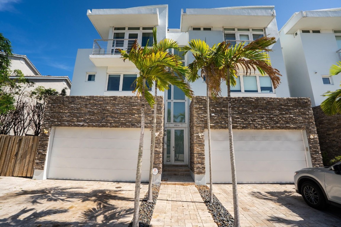 2808 NE 30th St