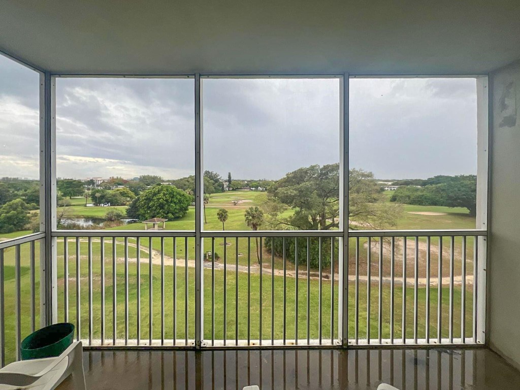 3050 N Palm Aire Dr 604