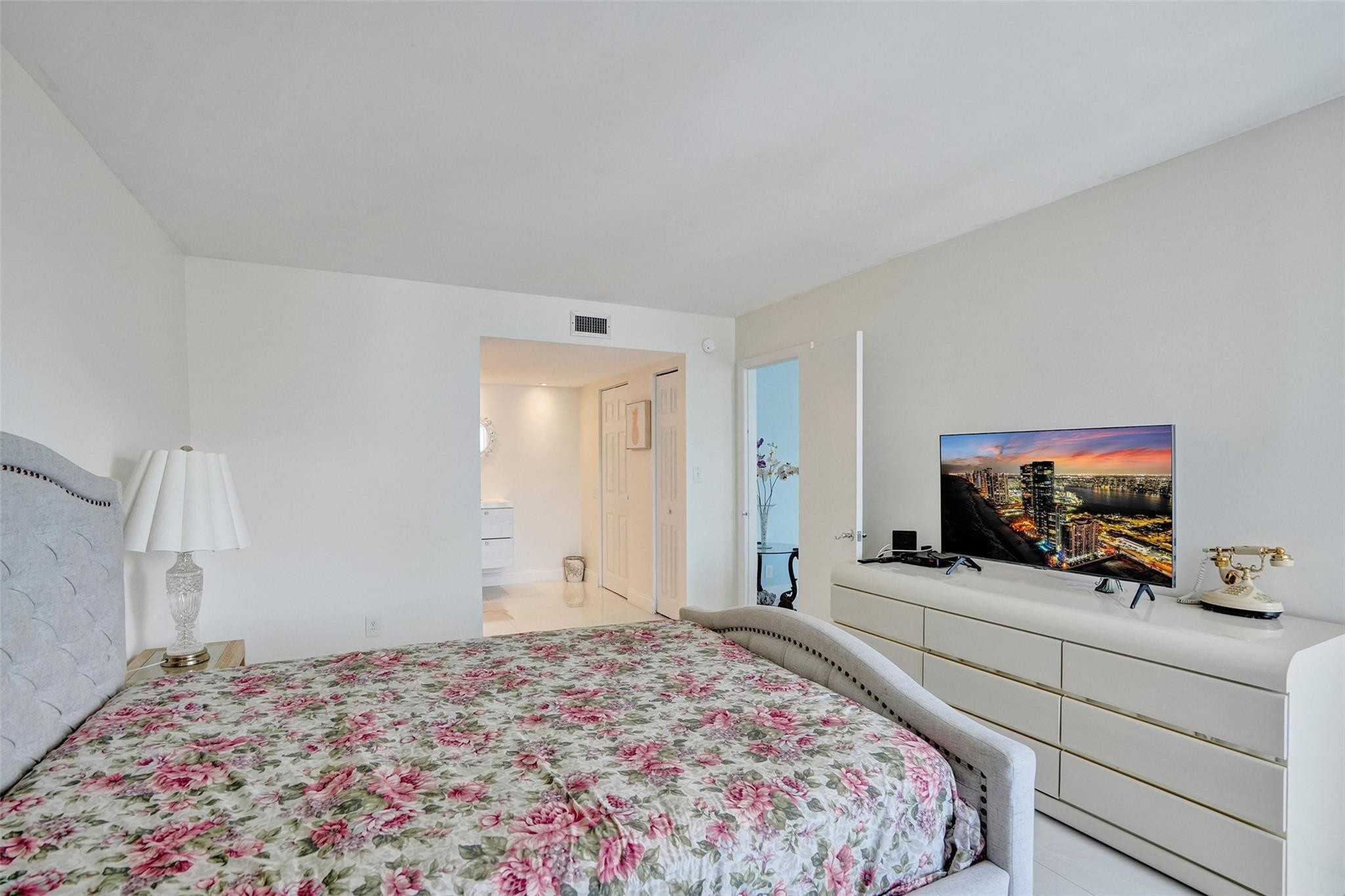 1010 S Ocean Blvd 1811