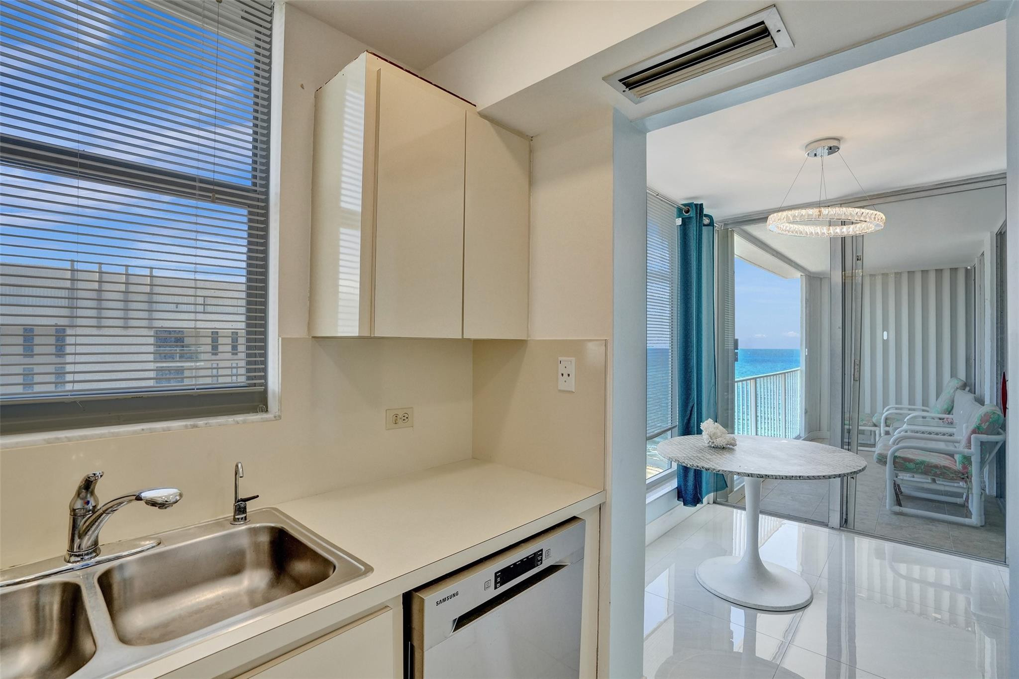 1010 S Ocean Blvd 1811