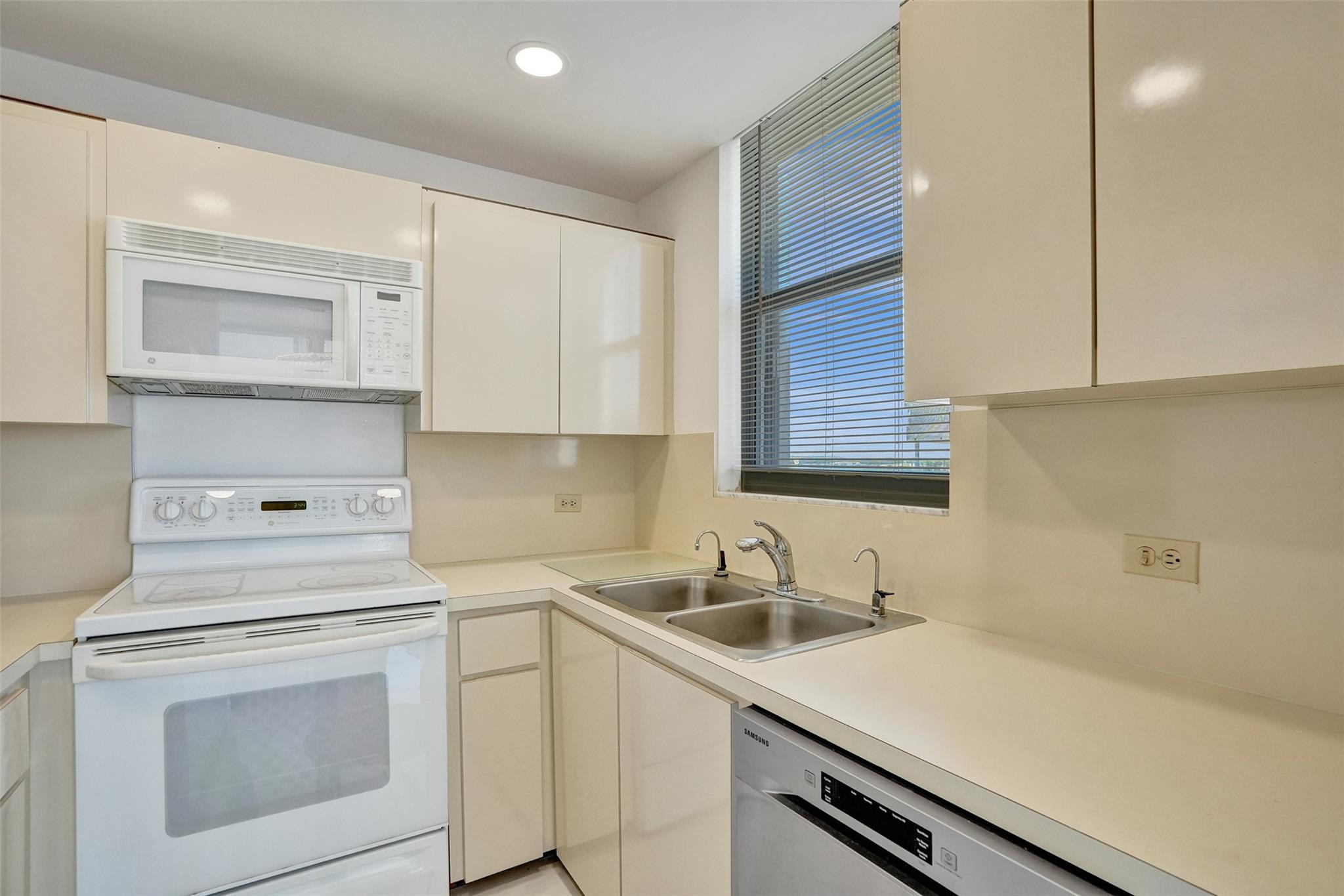 1010 S Ocean Blvd 1811