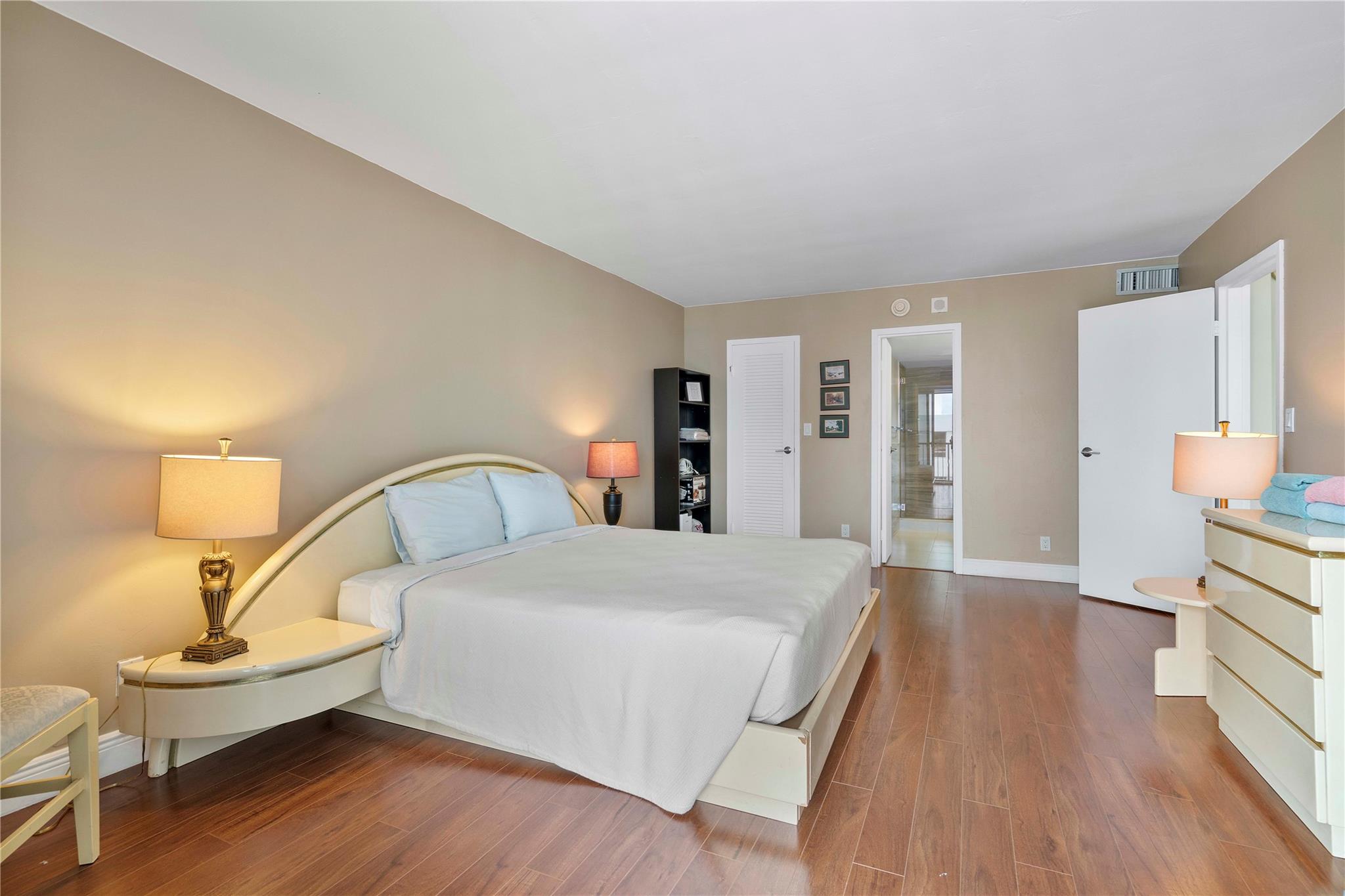 1160 N Federal Hwy 1020