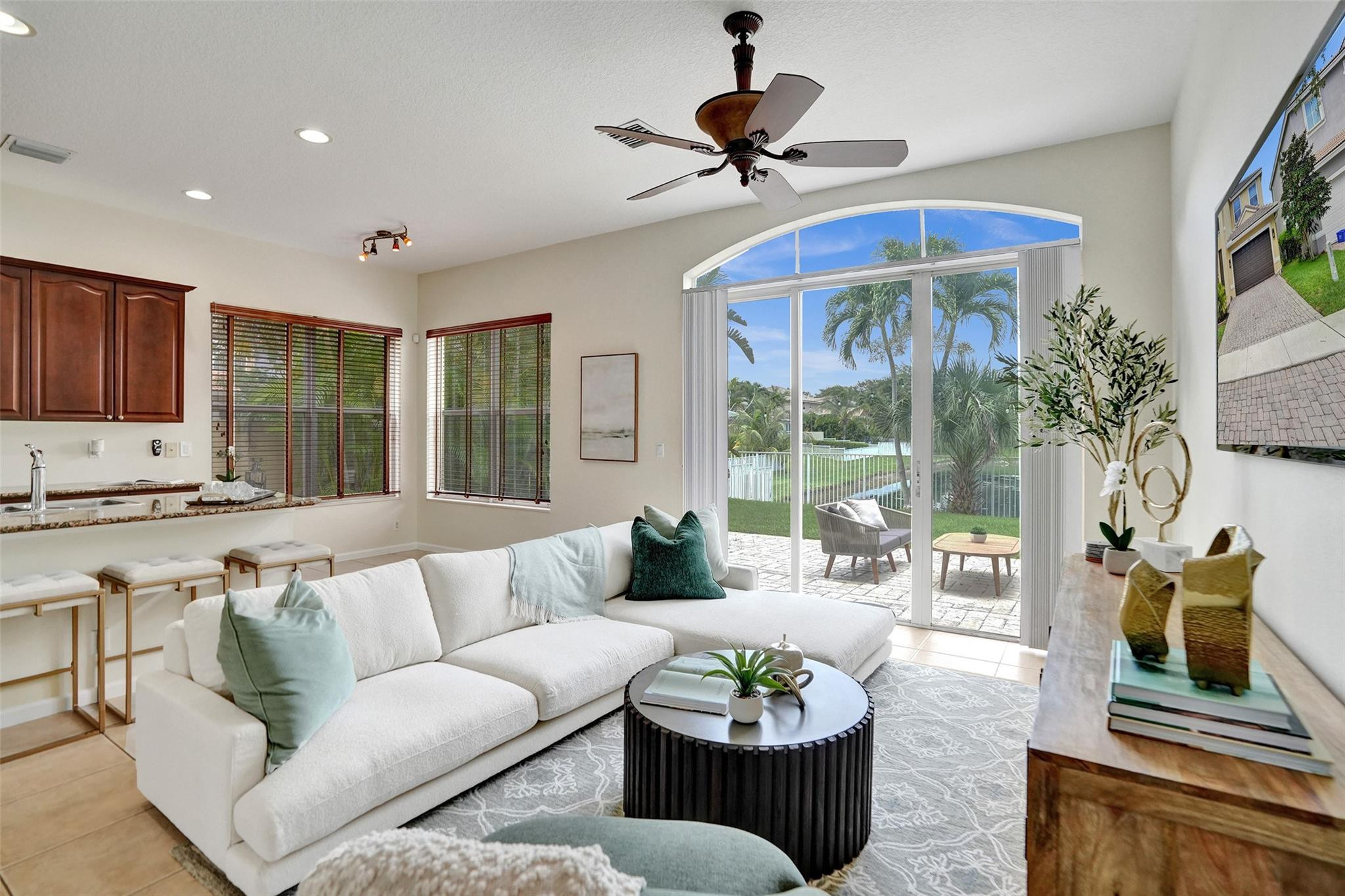4283 S Magnolia Cir