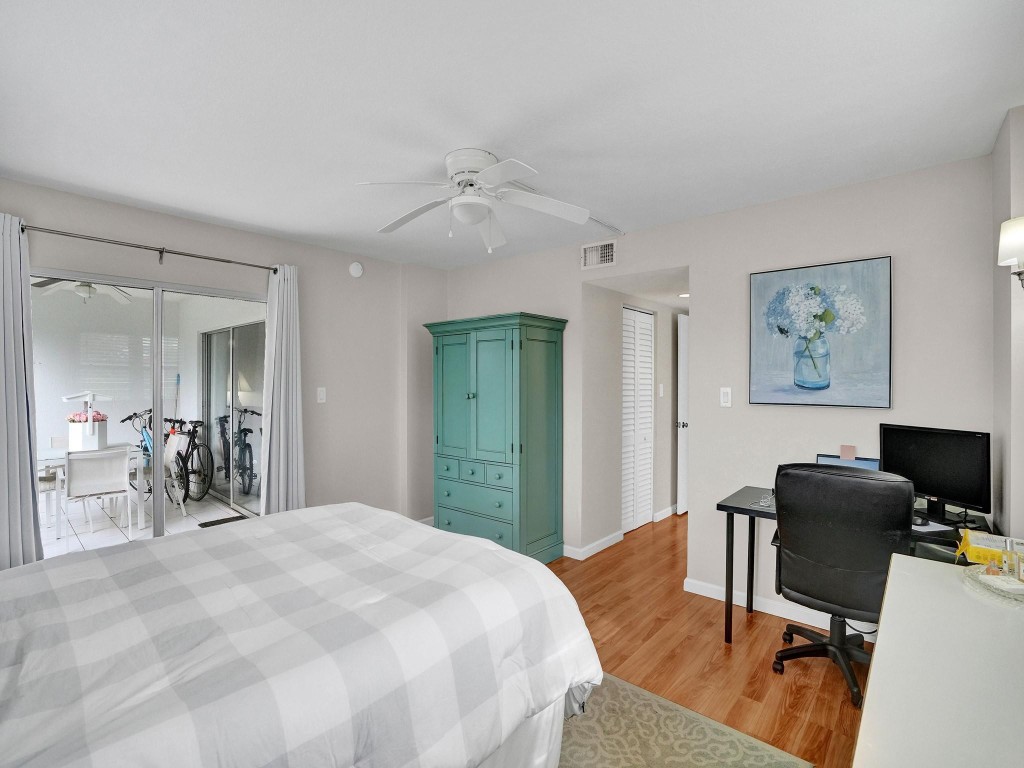 2208 S Cypress Bend Dr 401