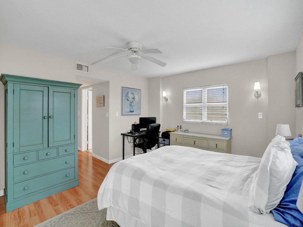 2208 S Cypress Bend Dr 401