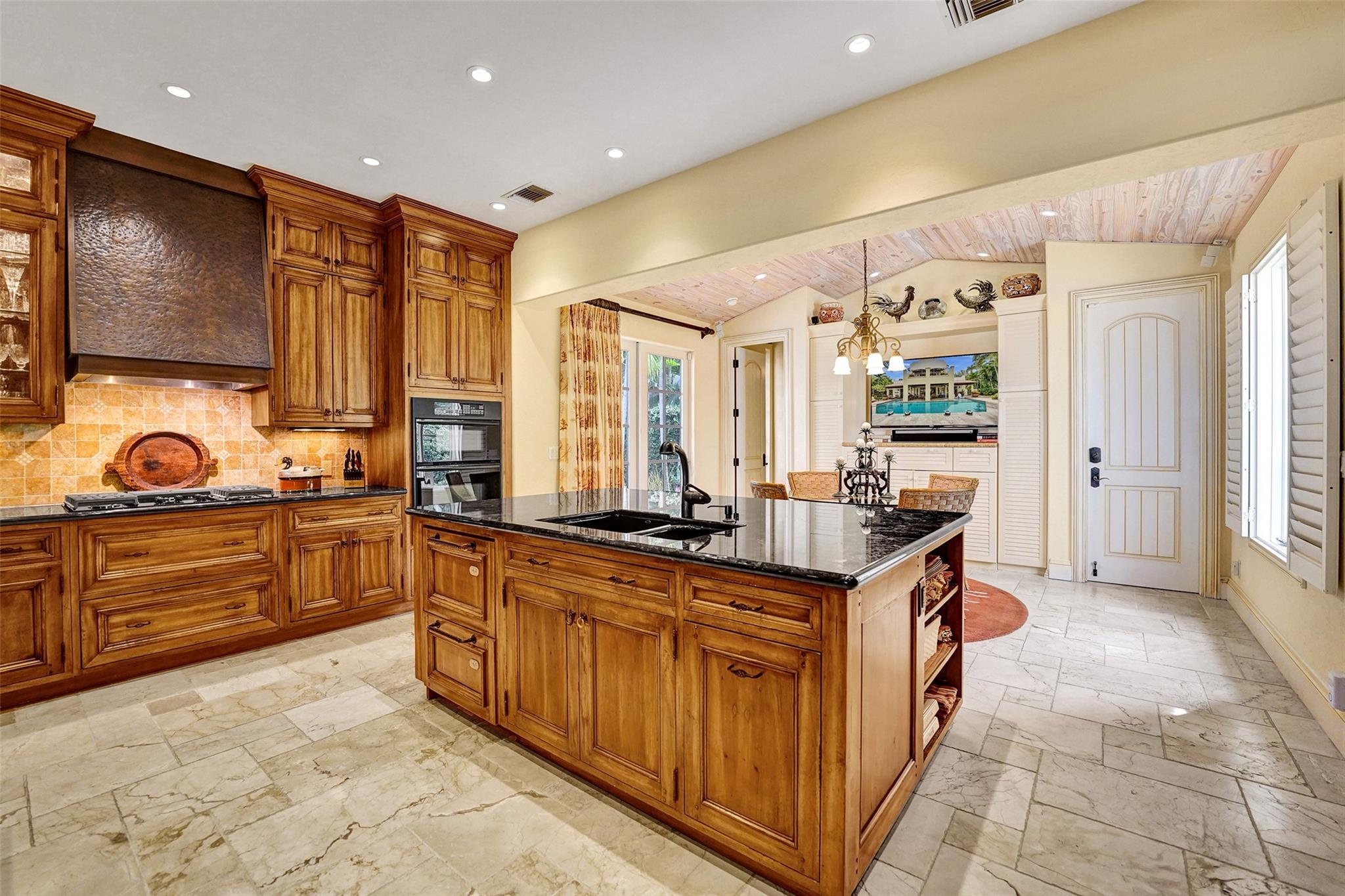2321 SW 26th Ave