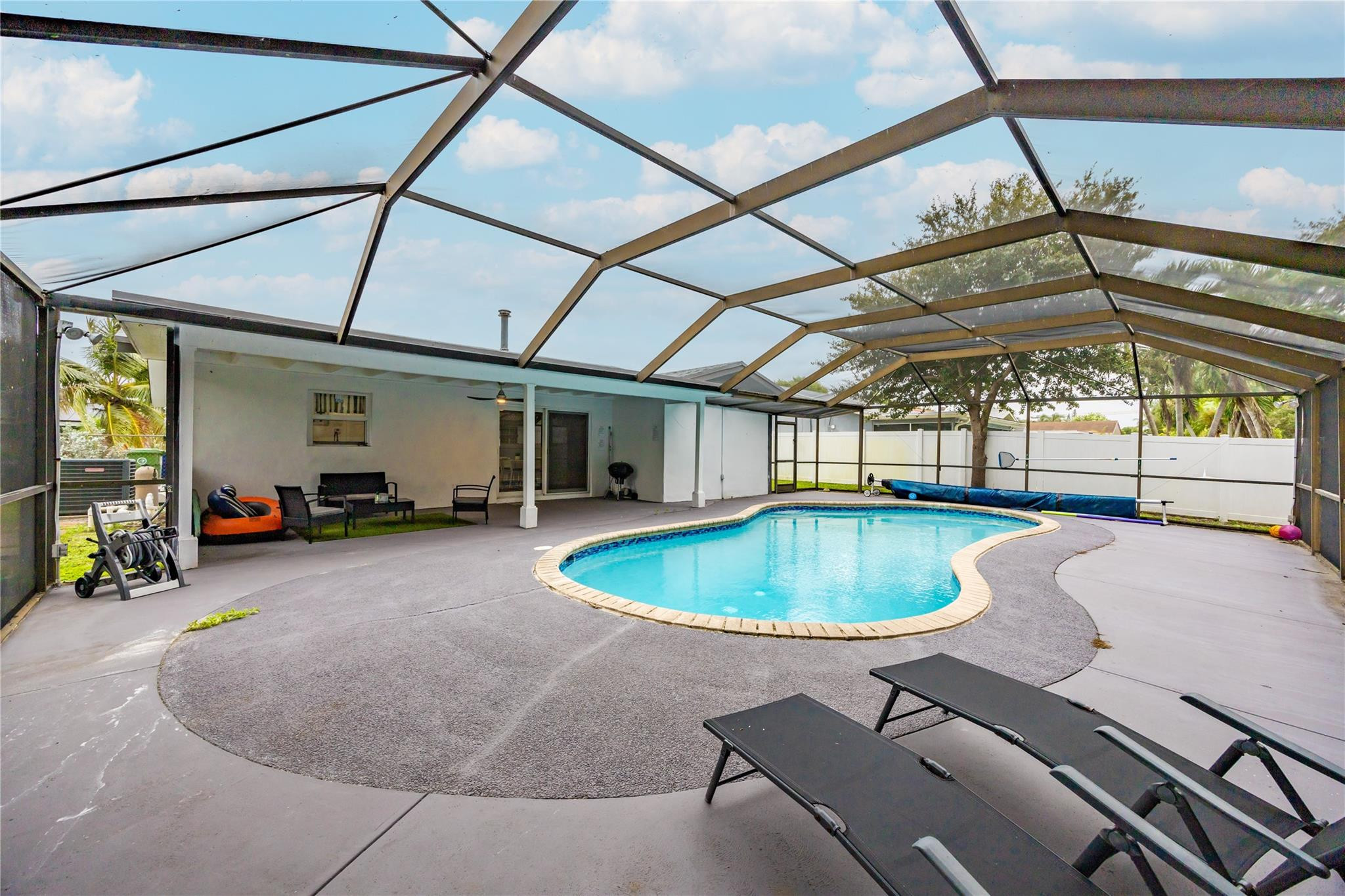6431 NW 34th Ave