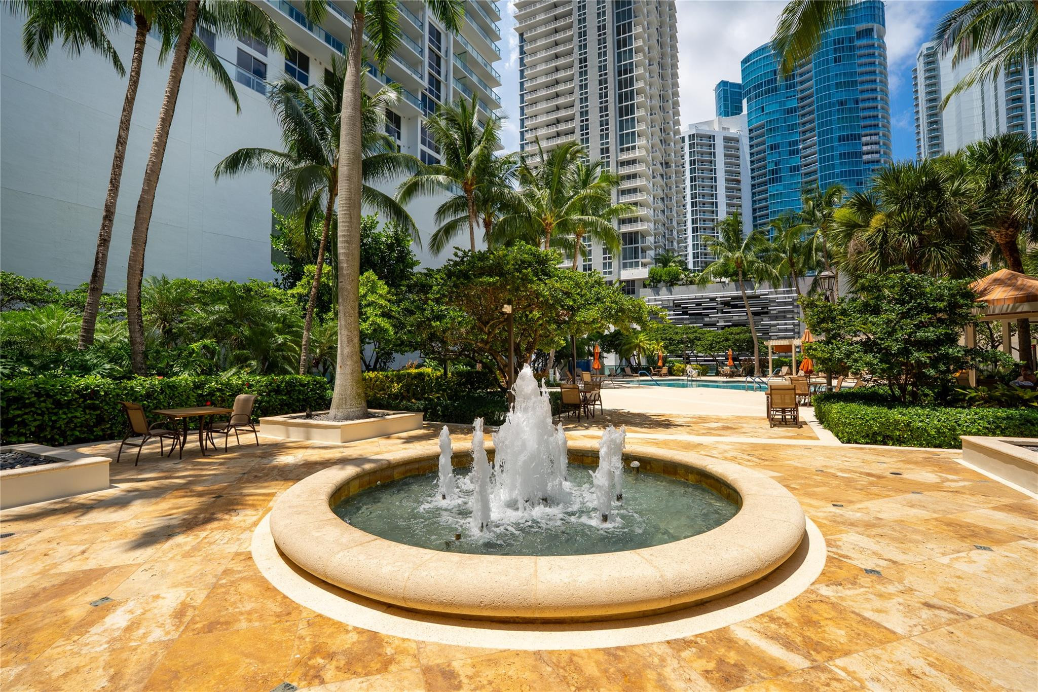 347 N New River Dr 2808