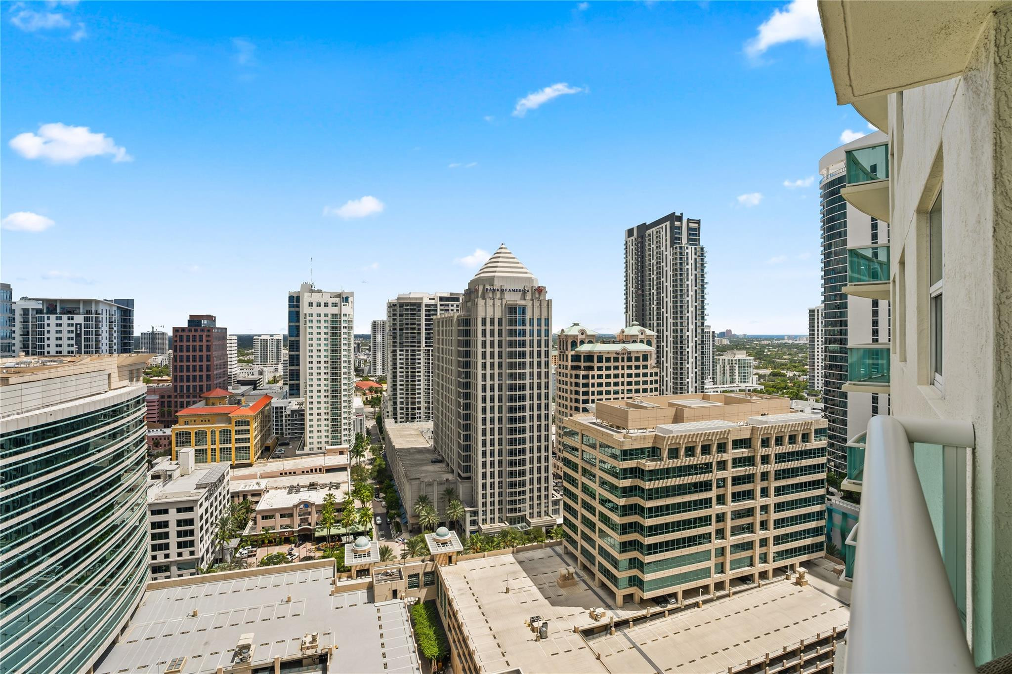 347 N New River Dr 2808