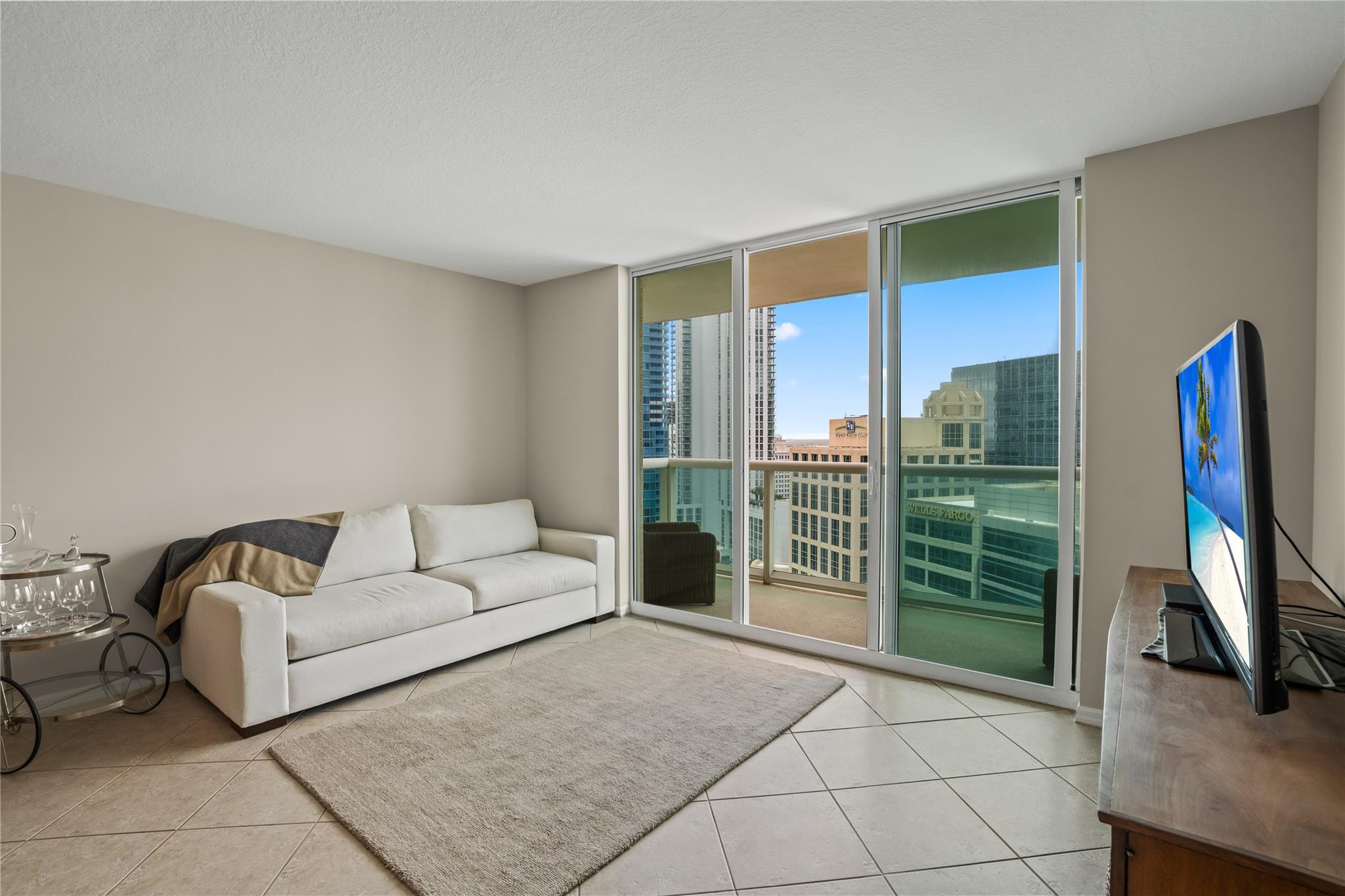 347 N New River Dr 2808