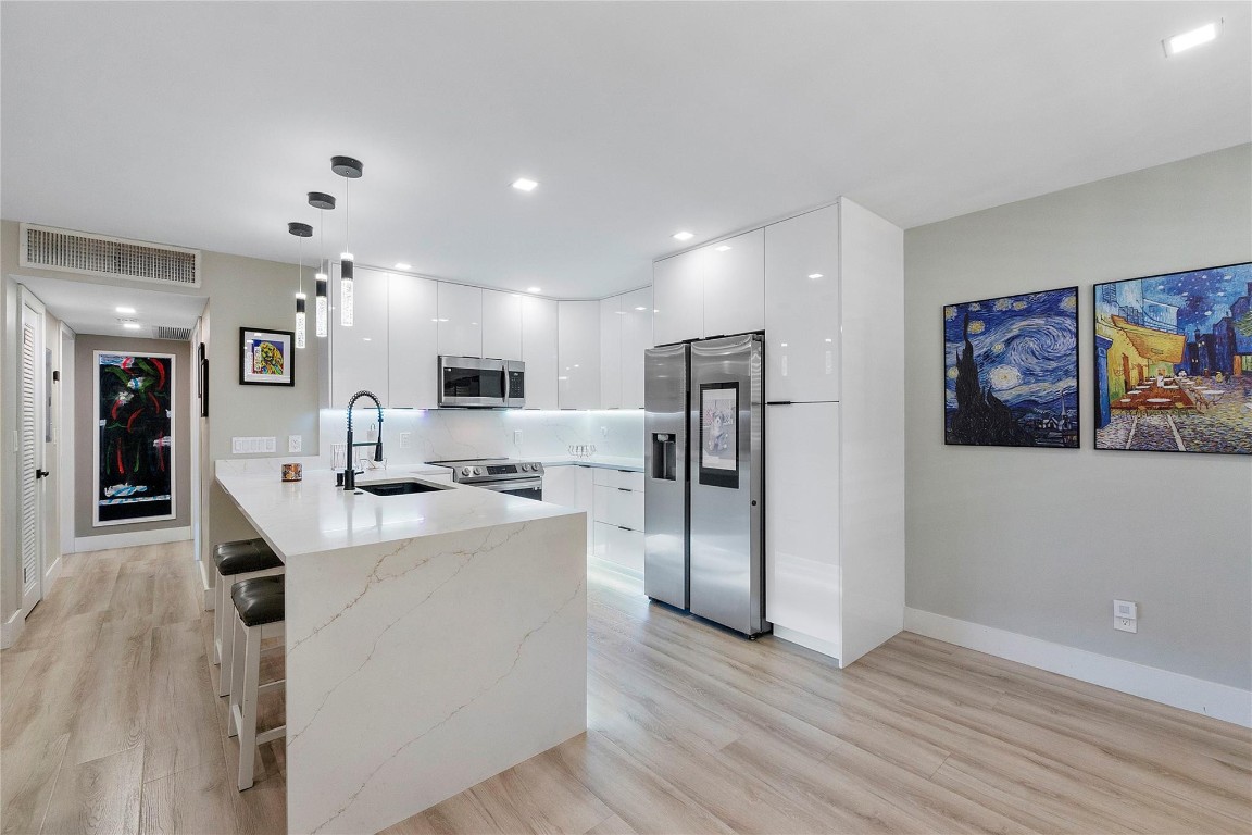 5208 NE 24th Ter F218