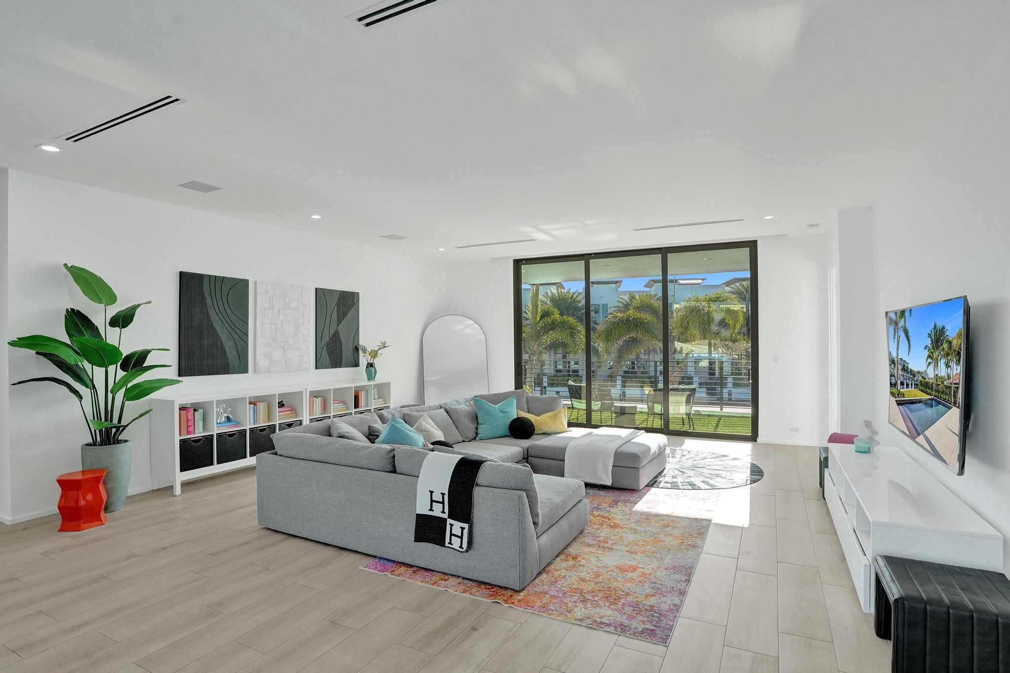 4232 E Tradewinds Ave