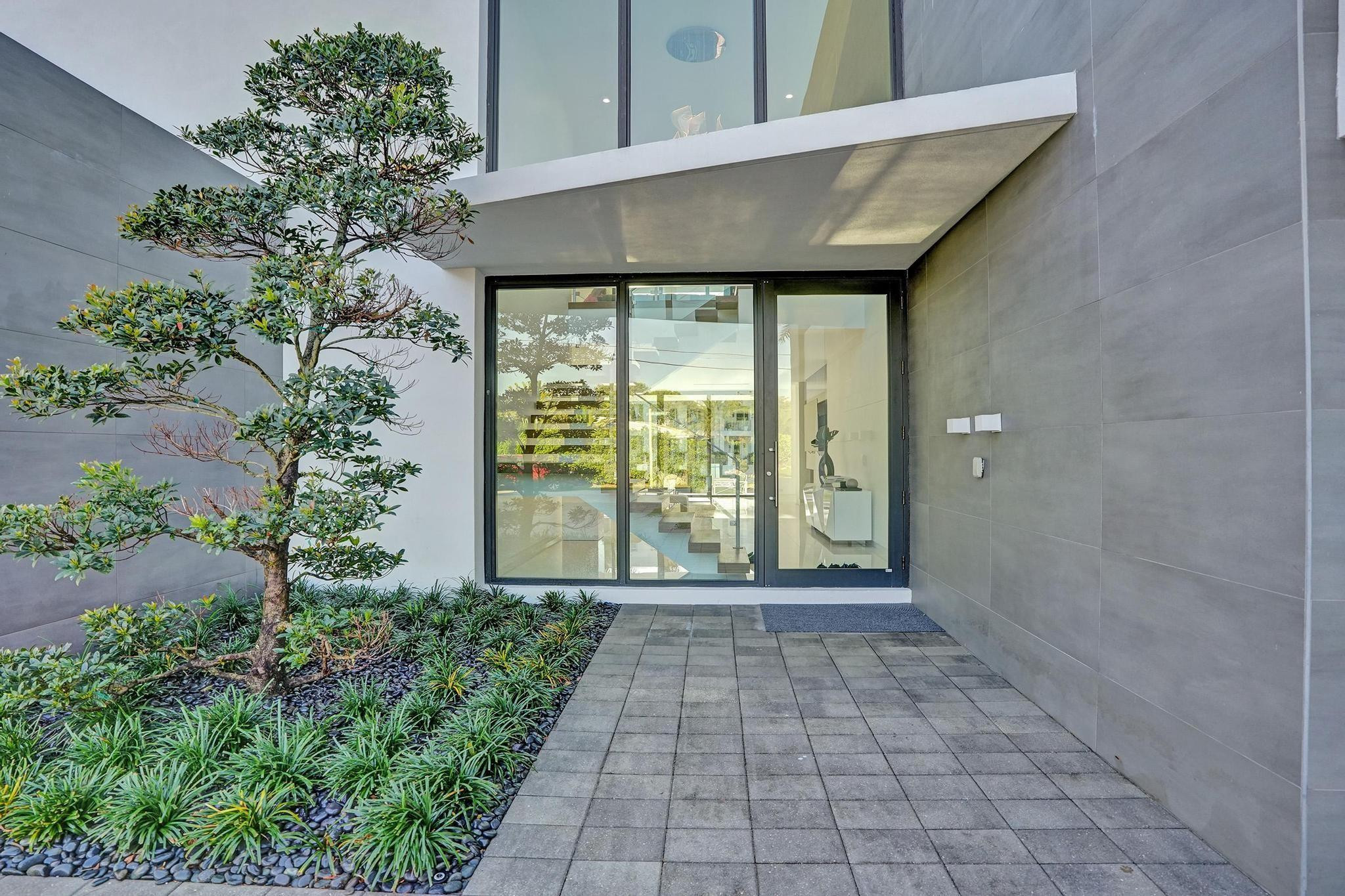 4232 E Tradewinds Ave