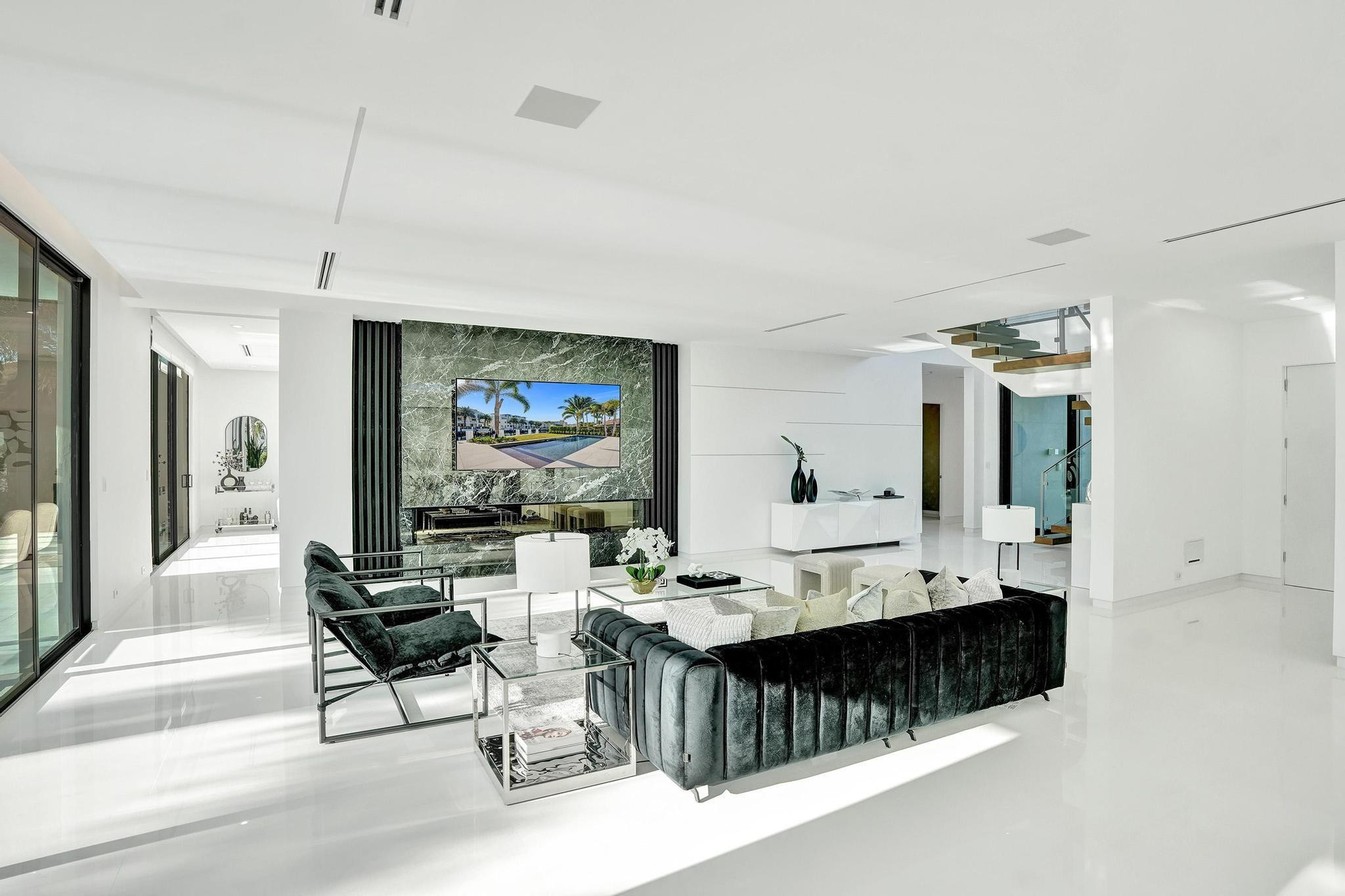 4232 E Tradewinds Ave