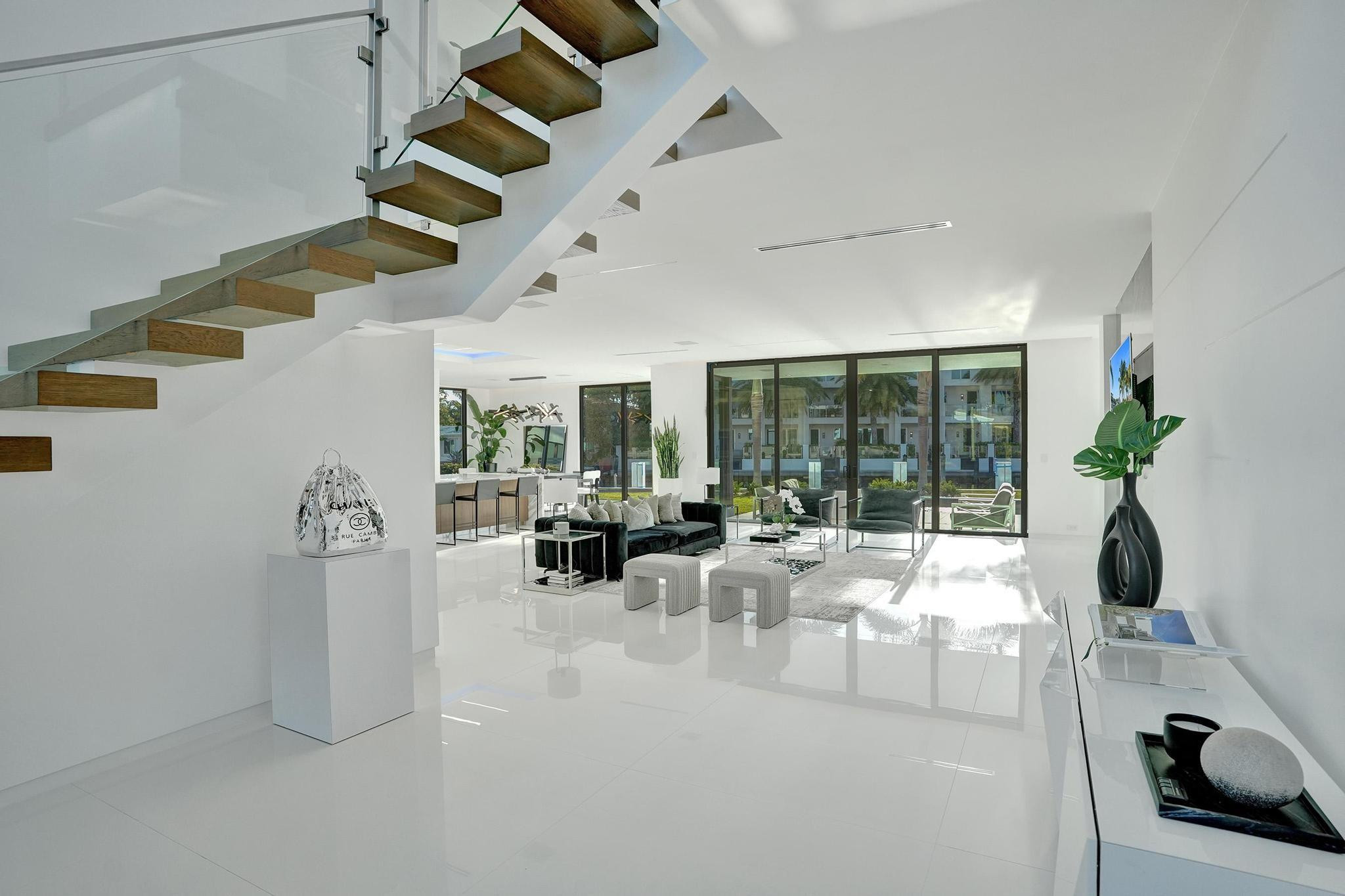 4232 E Tradewinds Ave