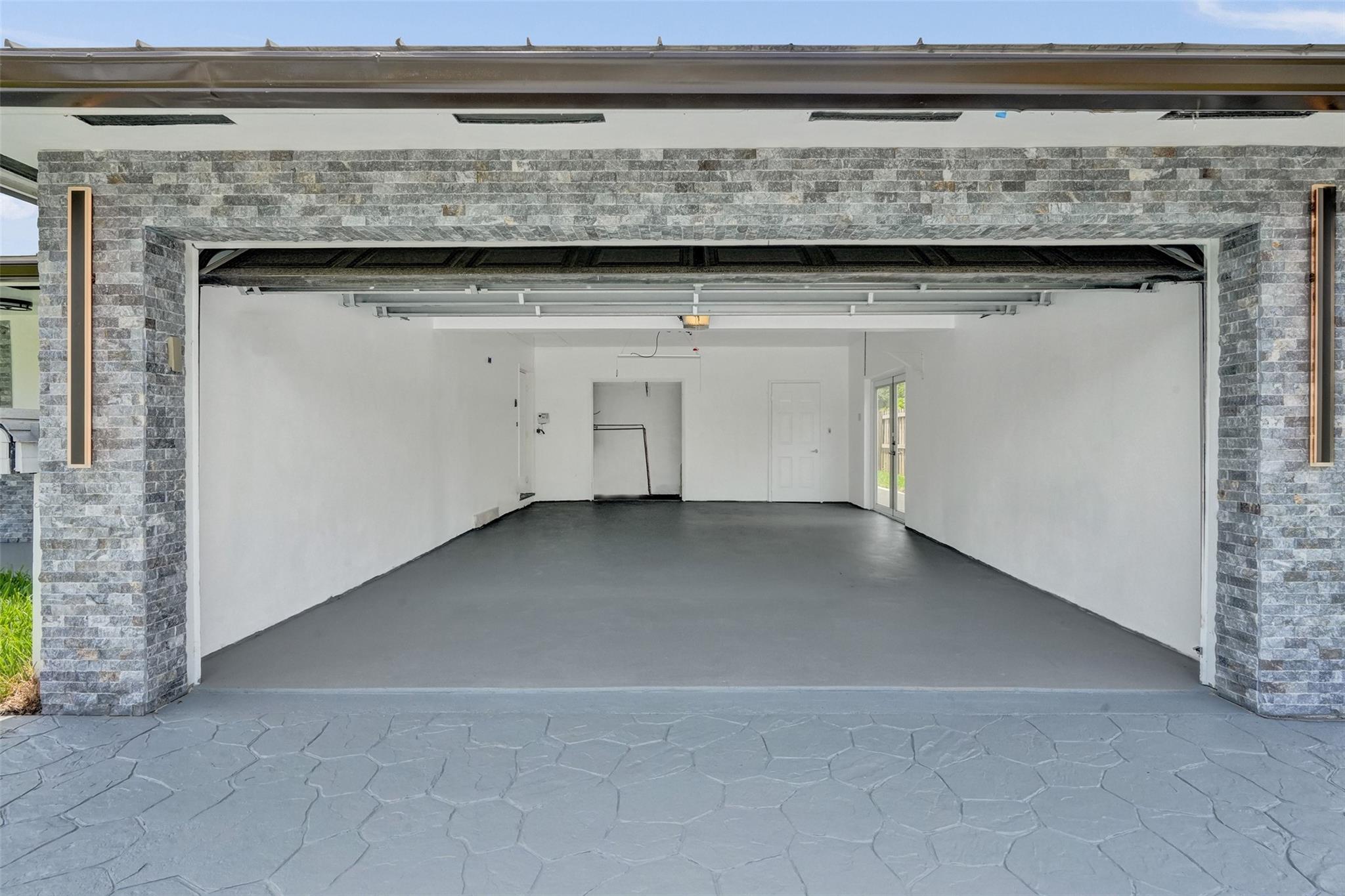 2615 NW 9th Ter