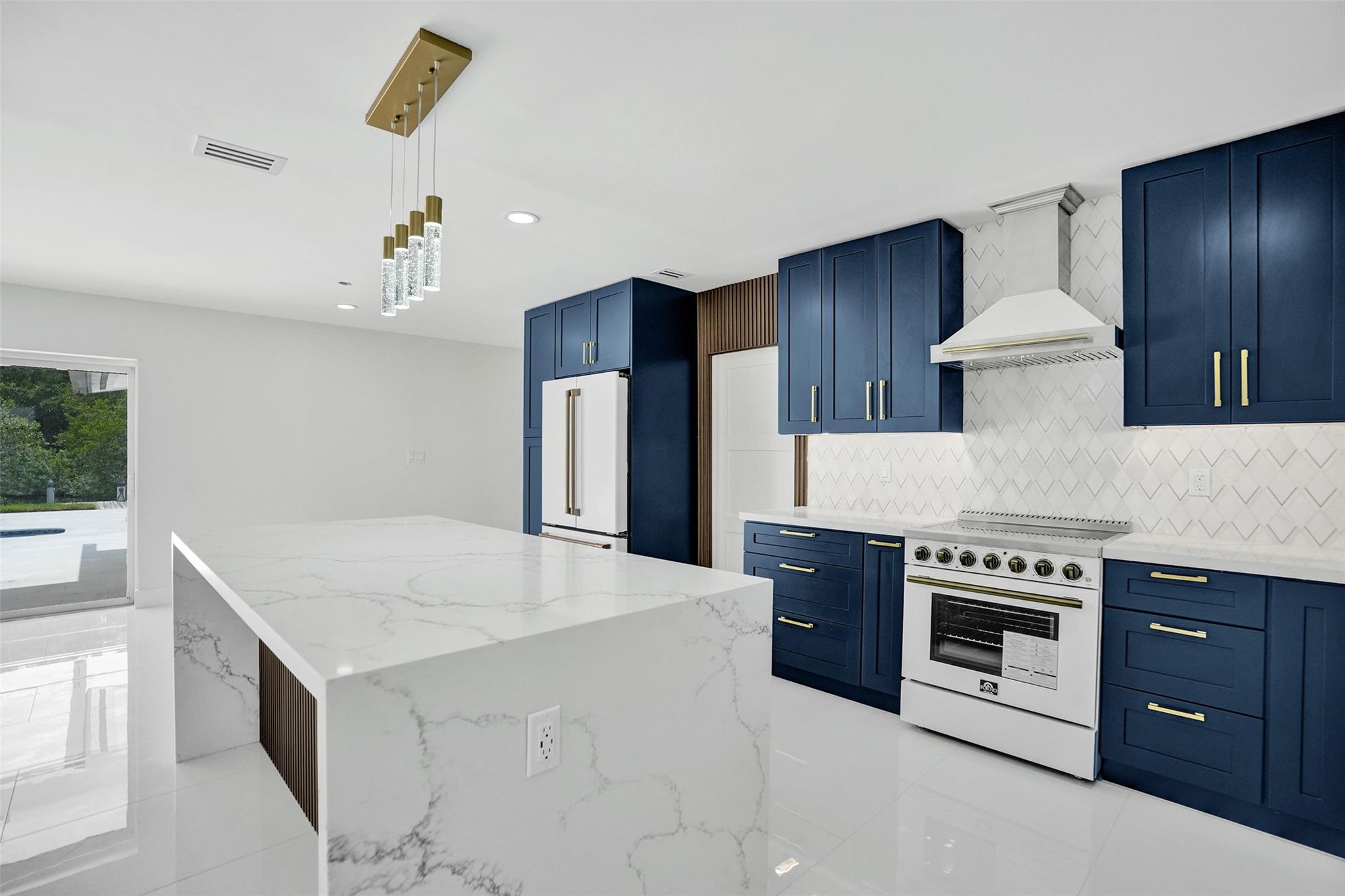 2615 NW 9th Ter