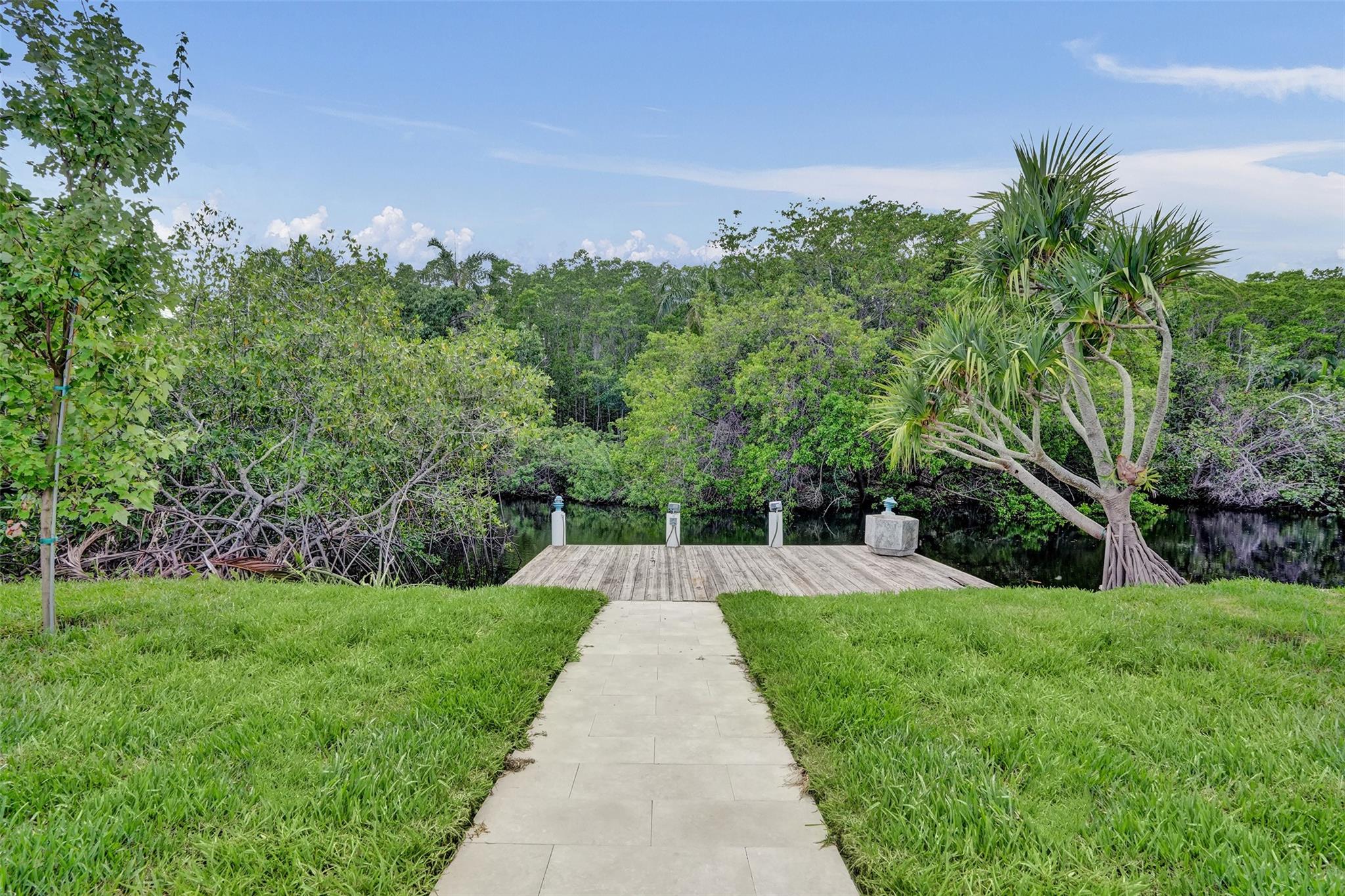 2615 NW 9th Ter
