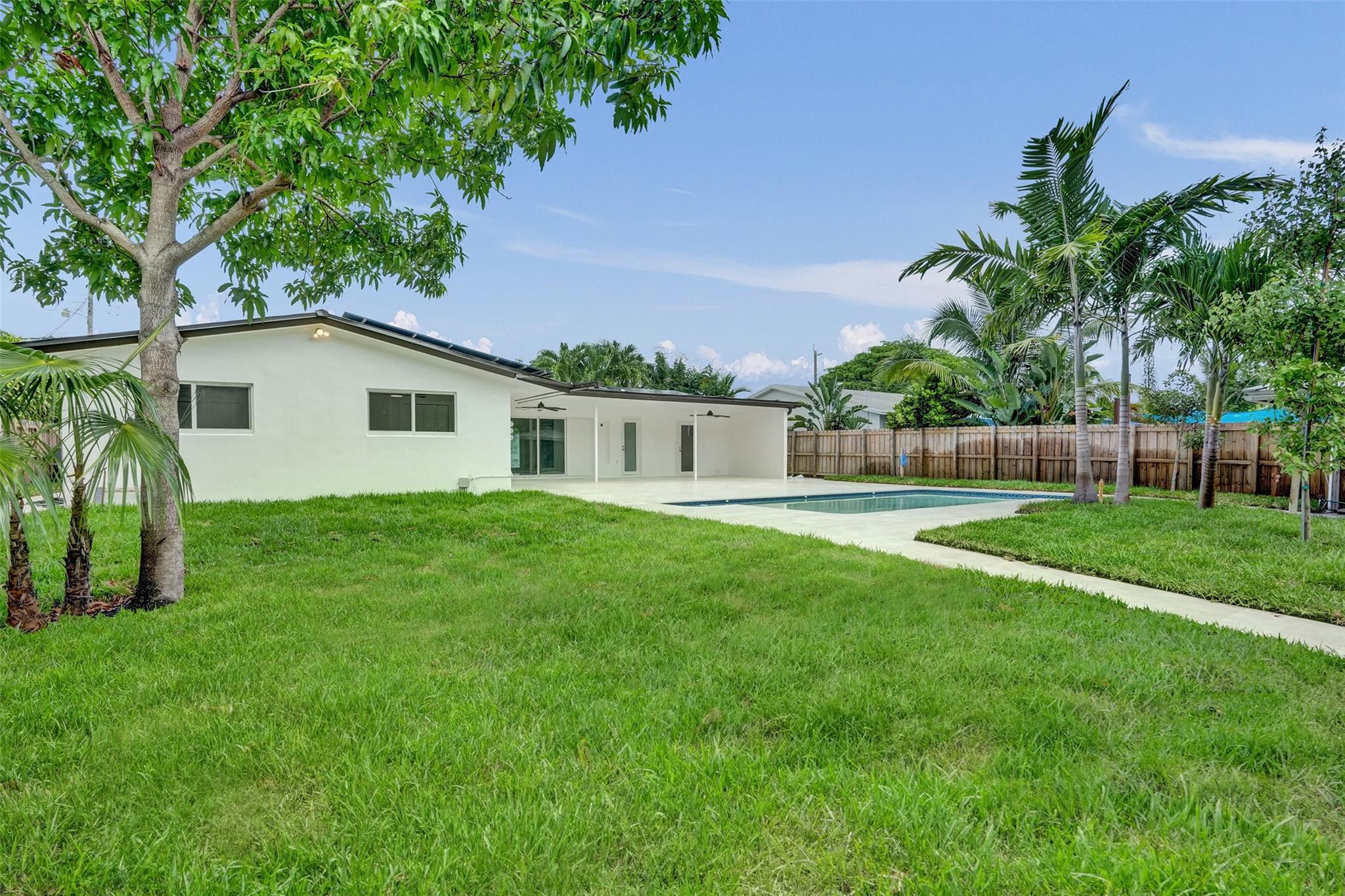 2615 NW 9th Ter