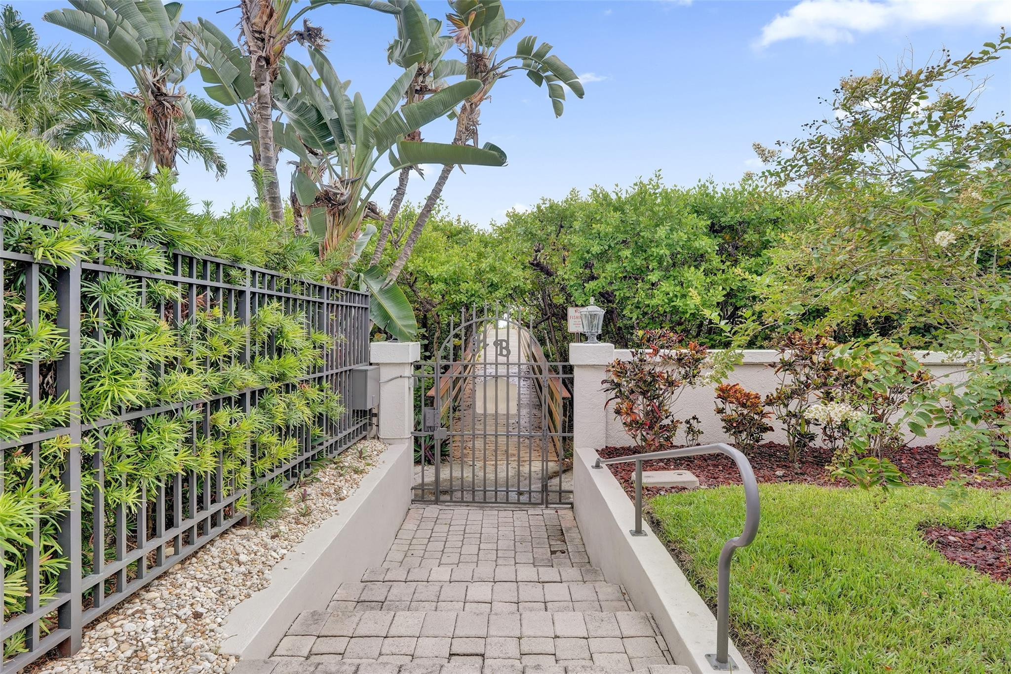 1774 Bay Dr 18