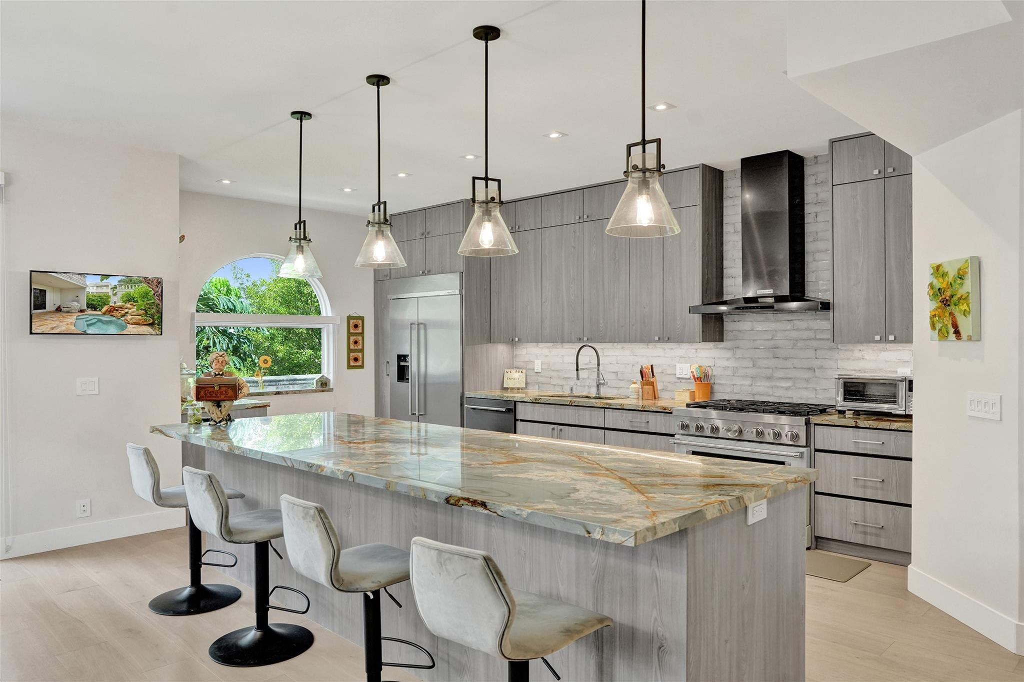 1774 Bay Dr 18