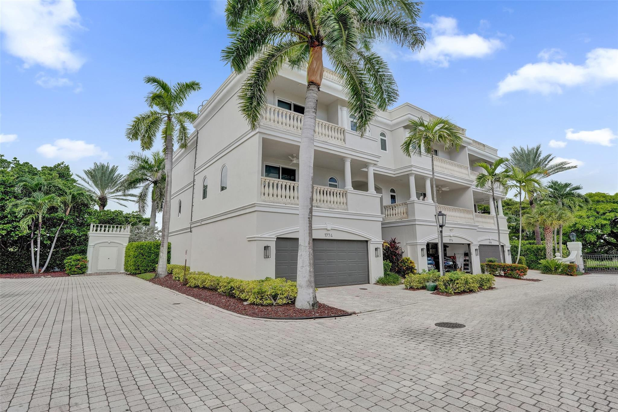 1774 Bay Dr 18