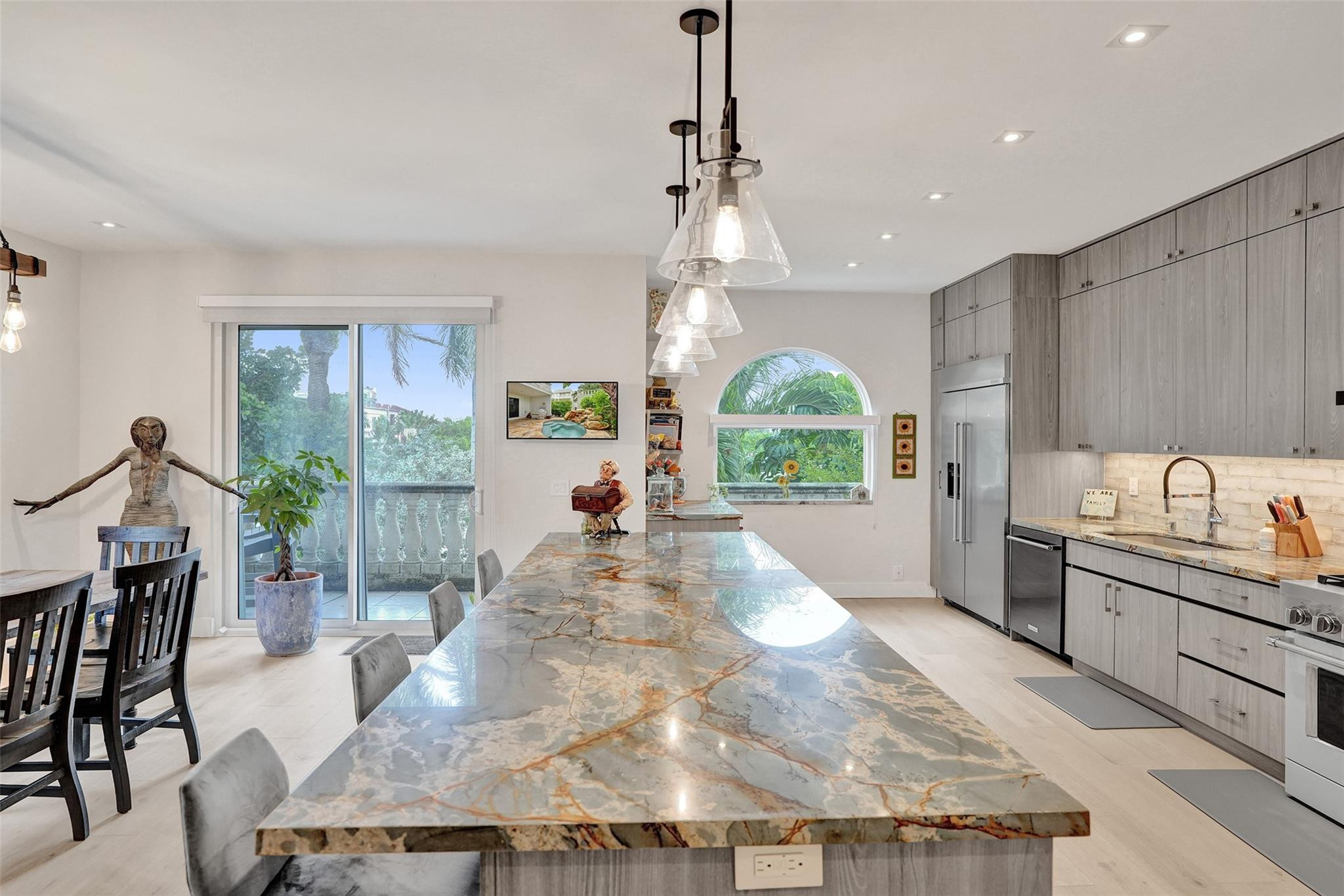 1774 Bay Dr 18