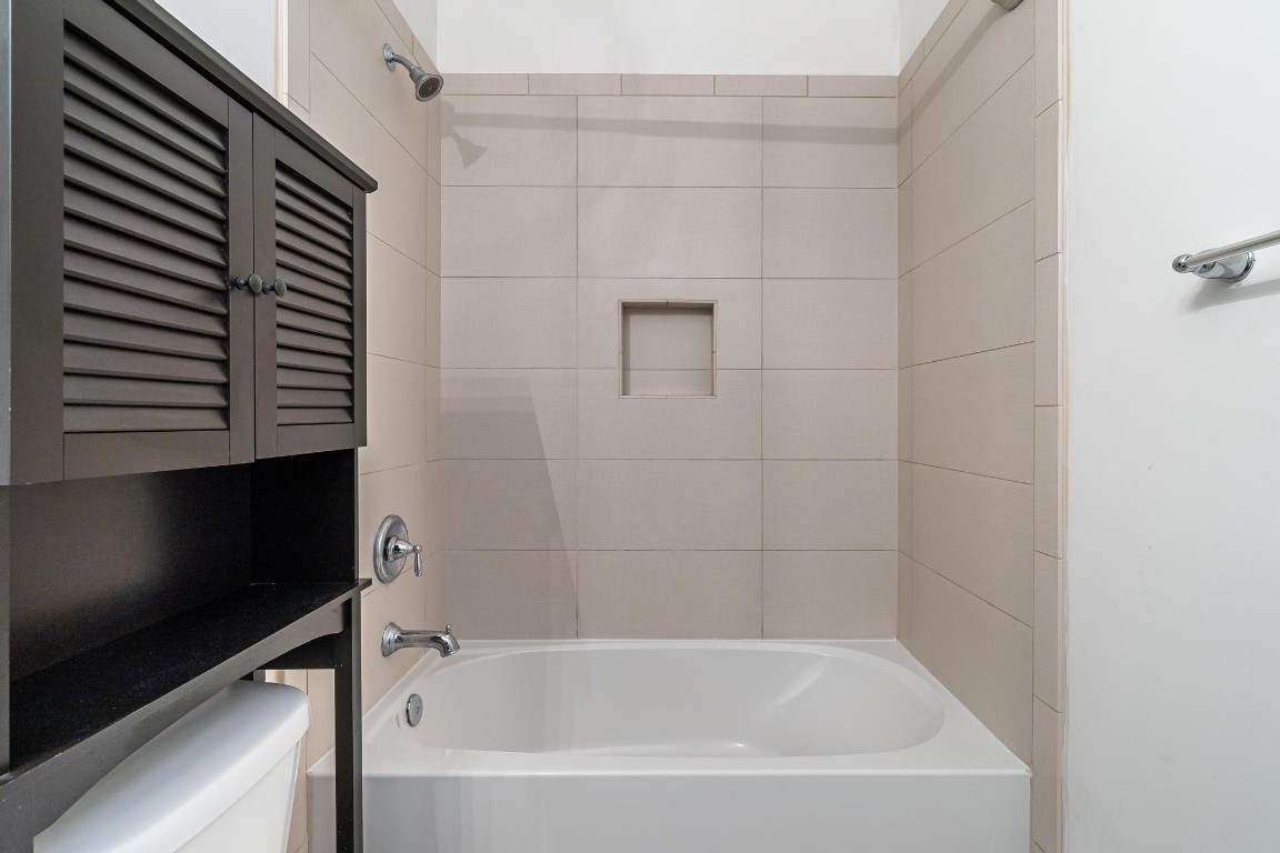 4228 N Dixie Hwy 107