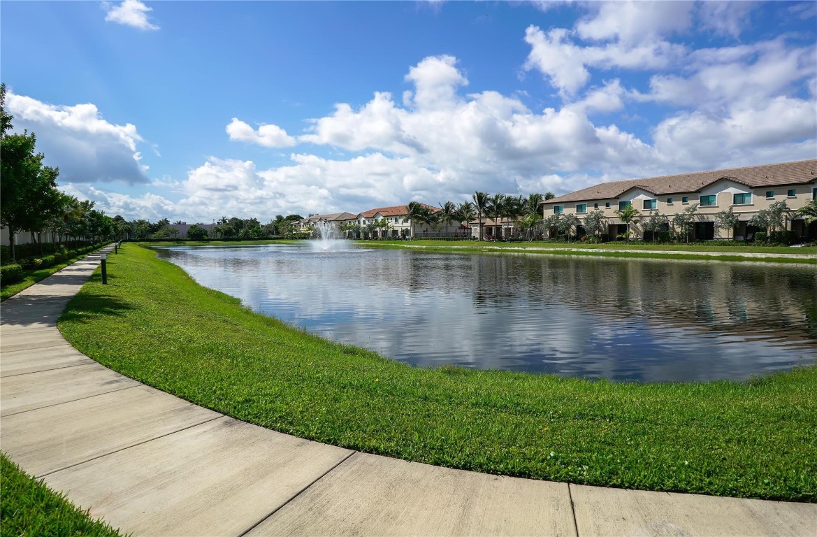 4228 N Dixie Hwy 107