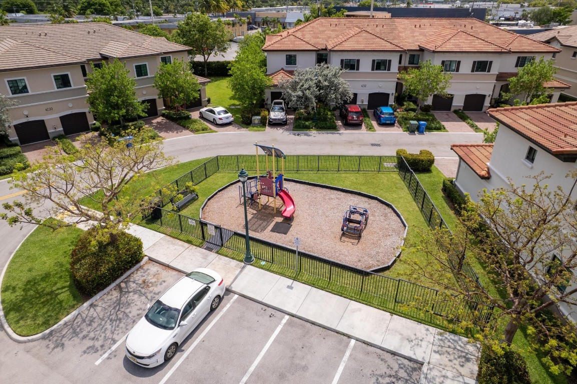 4228 N Dixie Hwy 107