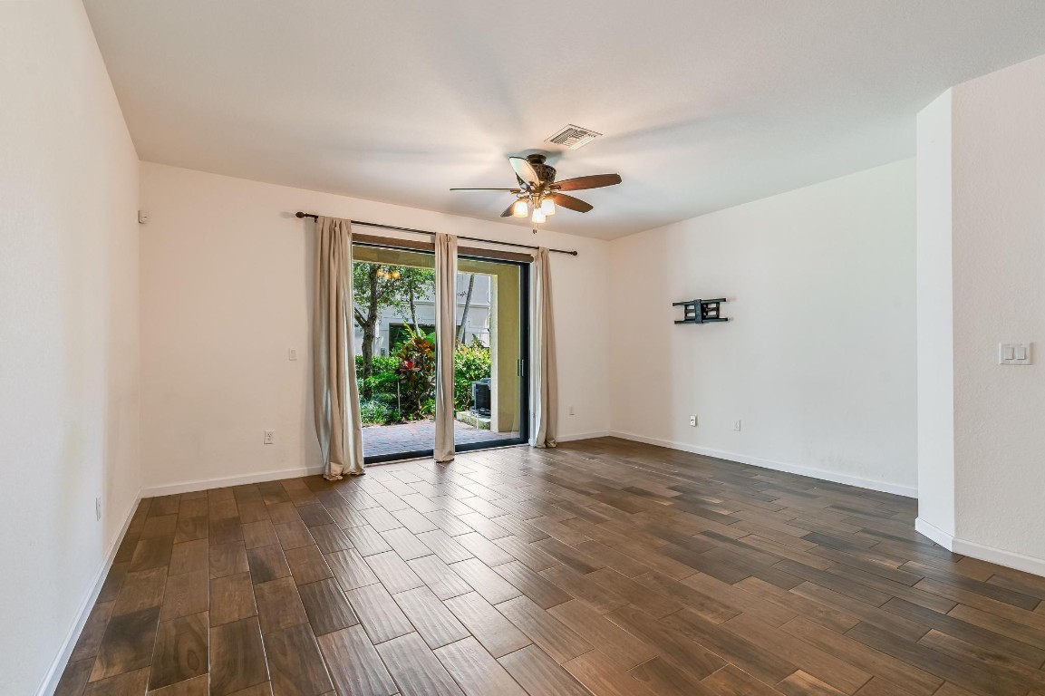 4228 N Dixie Hwy 107