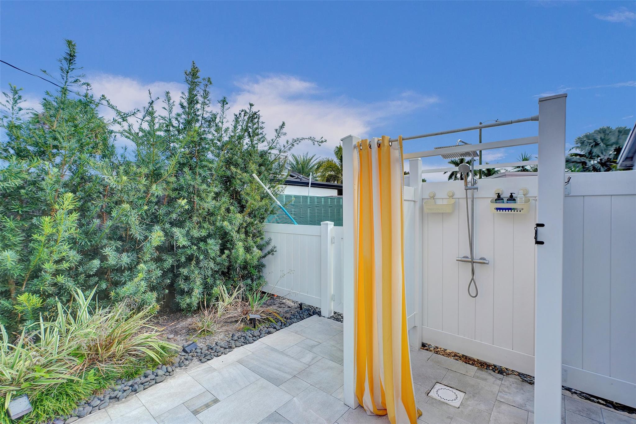 25 NE 26th Ct