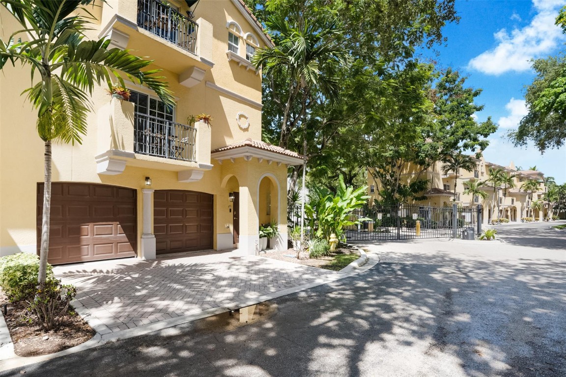 2544 SW 14th Ave 105