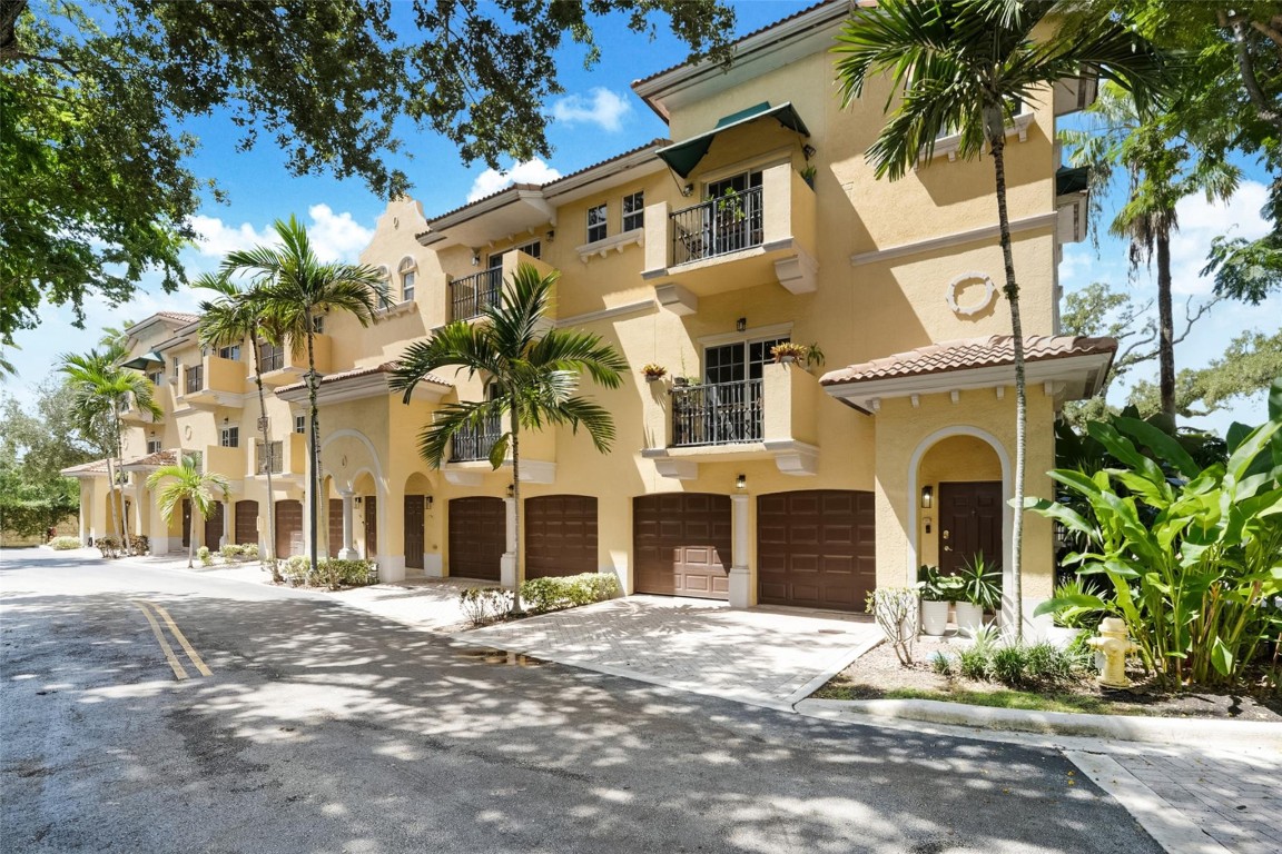 2544 SW 14th Ave 105