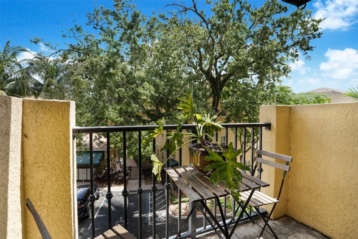 2544 SW 14th Ave 105