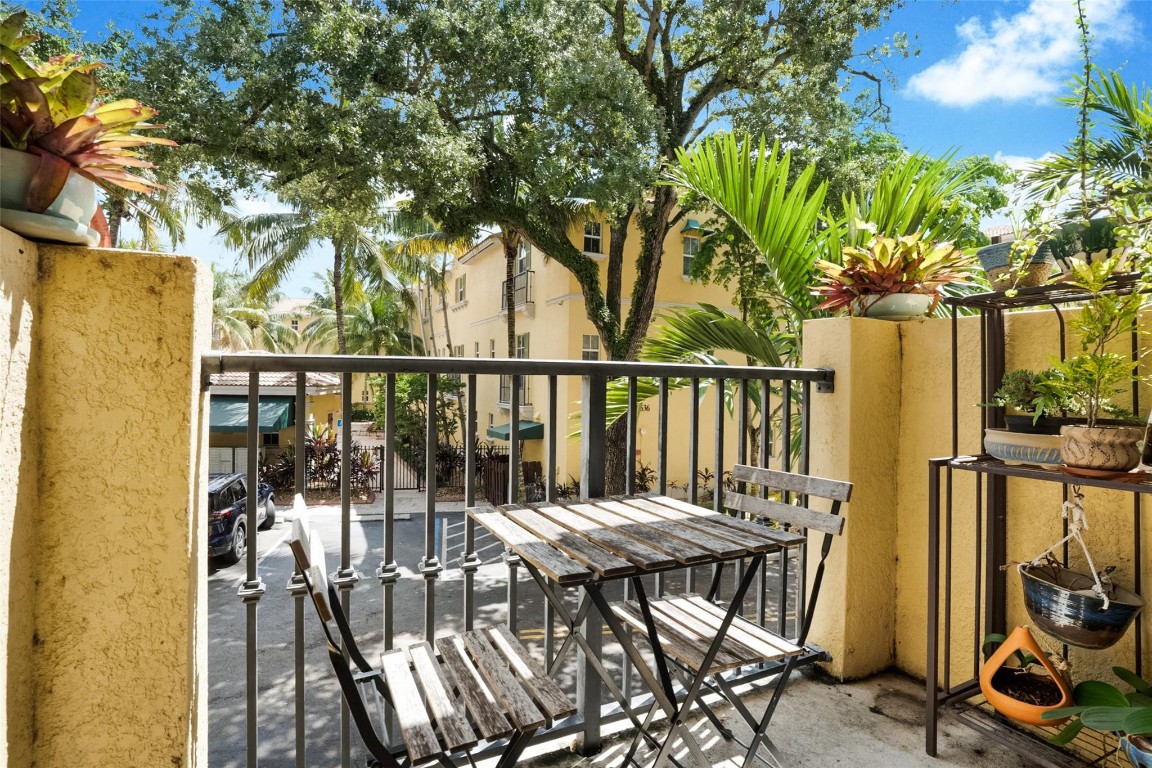 2544 SW 14th Ave 105