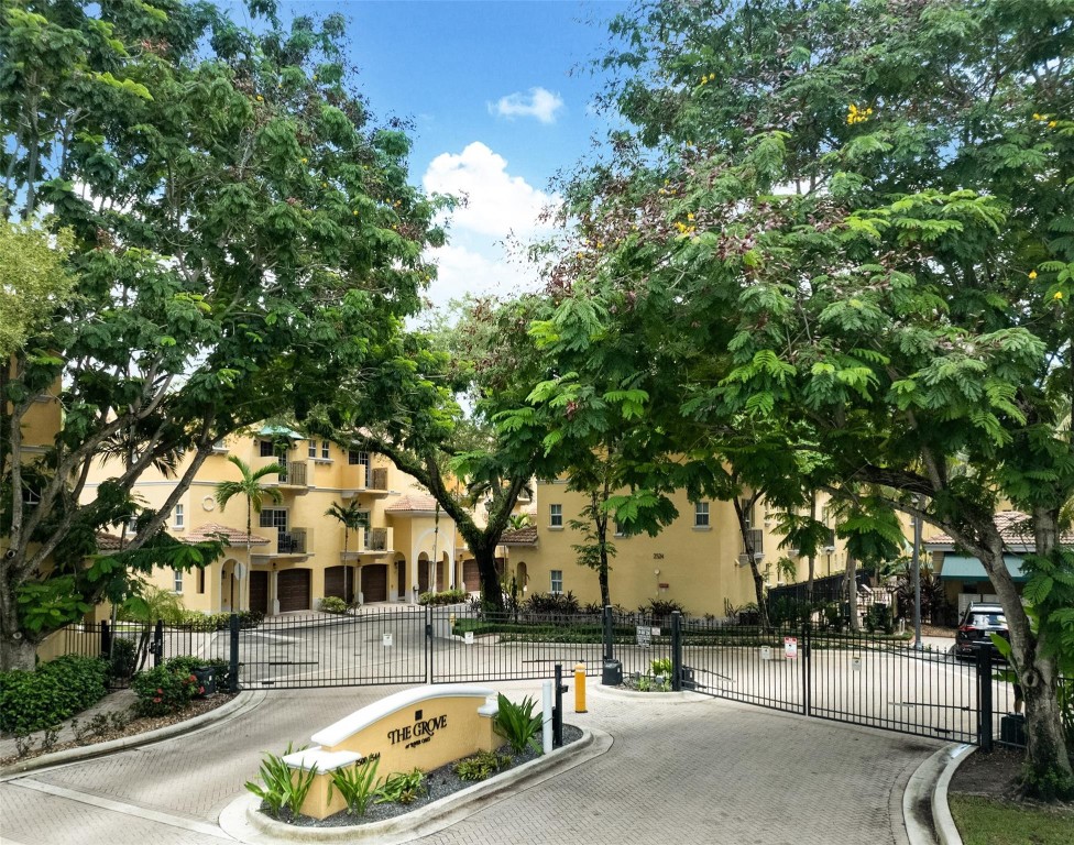 2544 SW 14th Ave 105